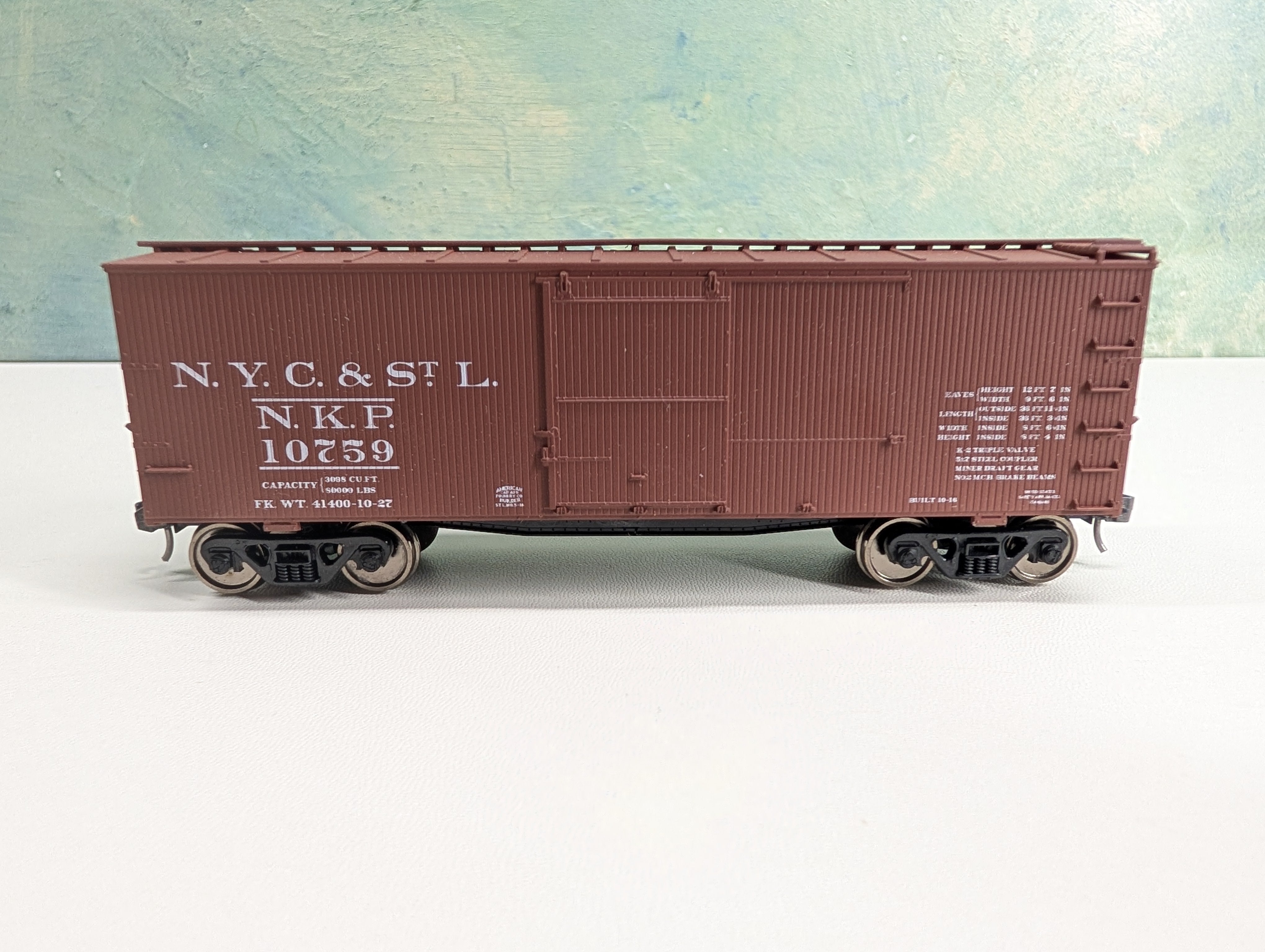 USED Accurail 81402 HO Scale 36' Double Sheath Wood Box Car Nickel Plate Road NKP #10759 Metal Wheels