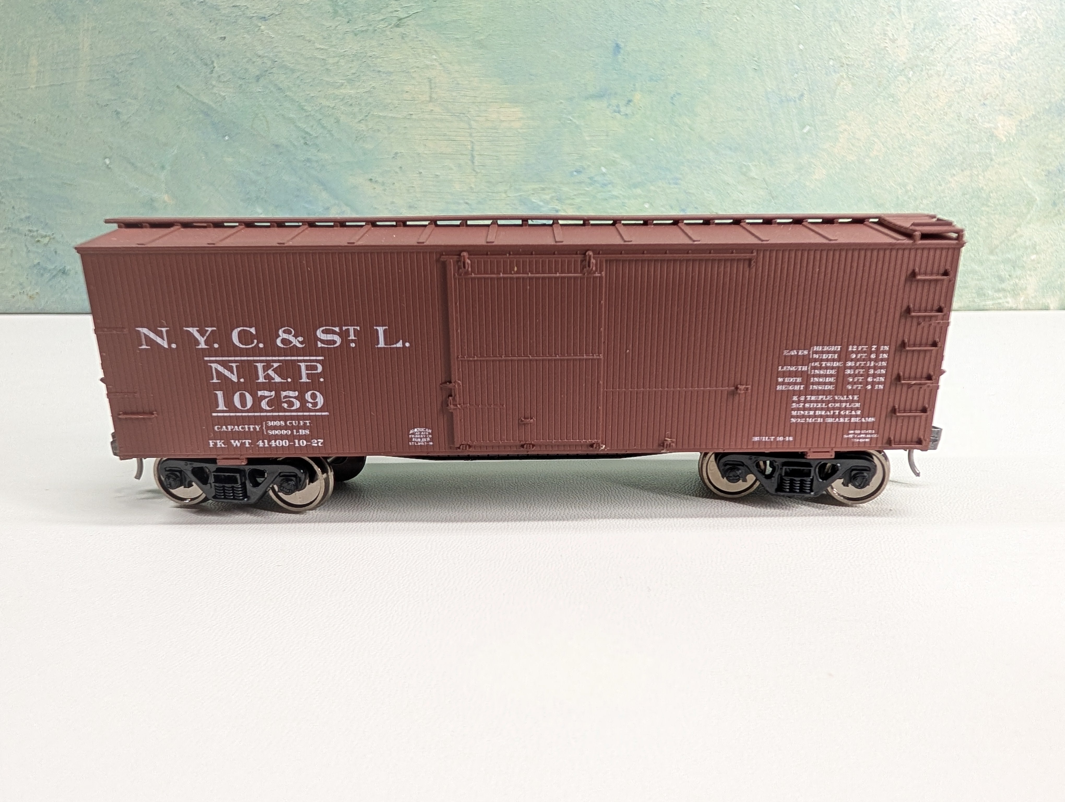 USED Accurail 81402 HO Scale 36' Double Sheath Wood Box Car Nickel Plate Road NKP #10759 Metal Wheels