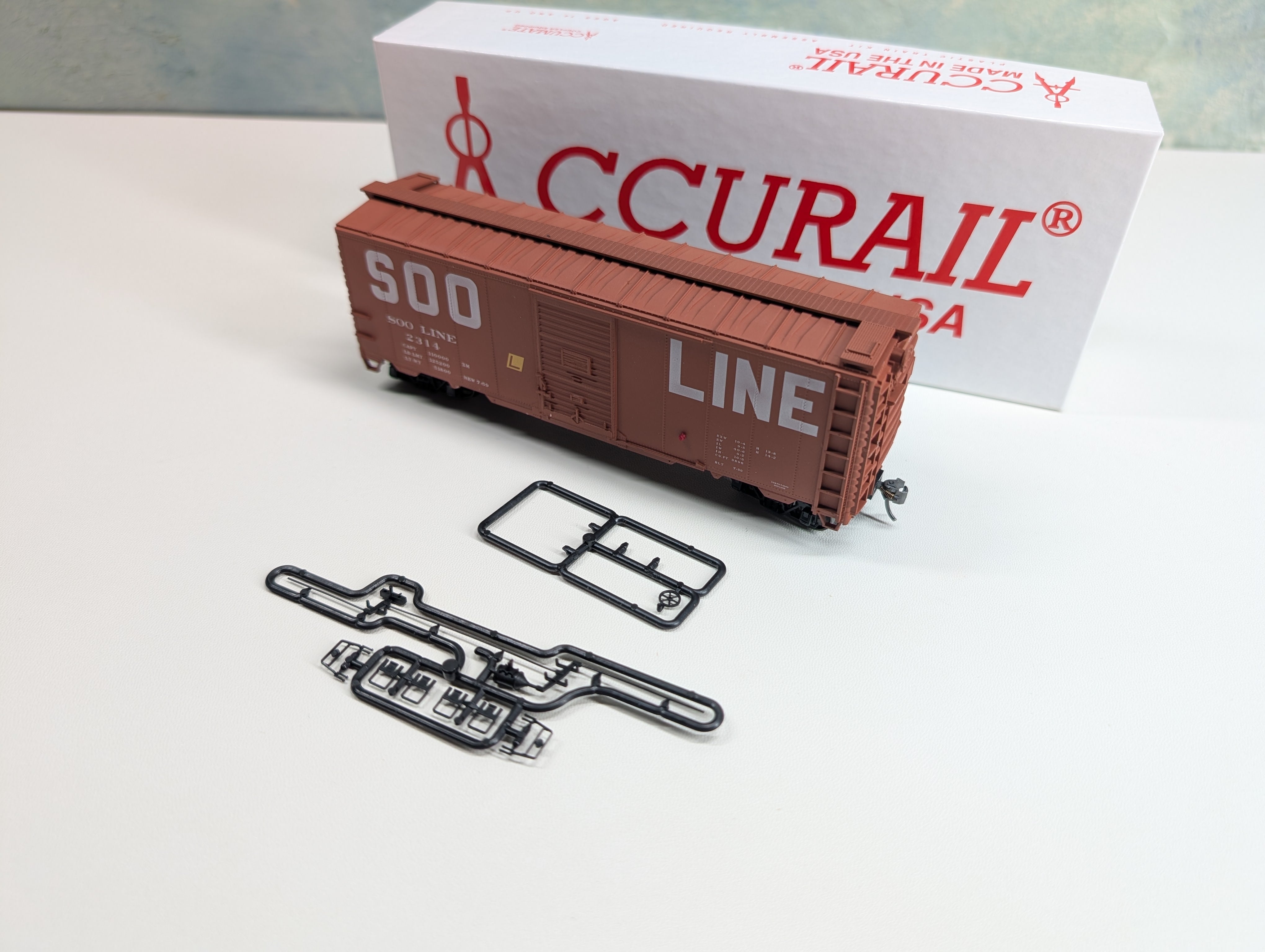 USED Accurail 35619 HO Scale 40' Riveted Steel Box Car SOO Line #2314 Metal Wheels