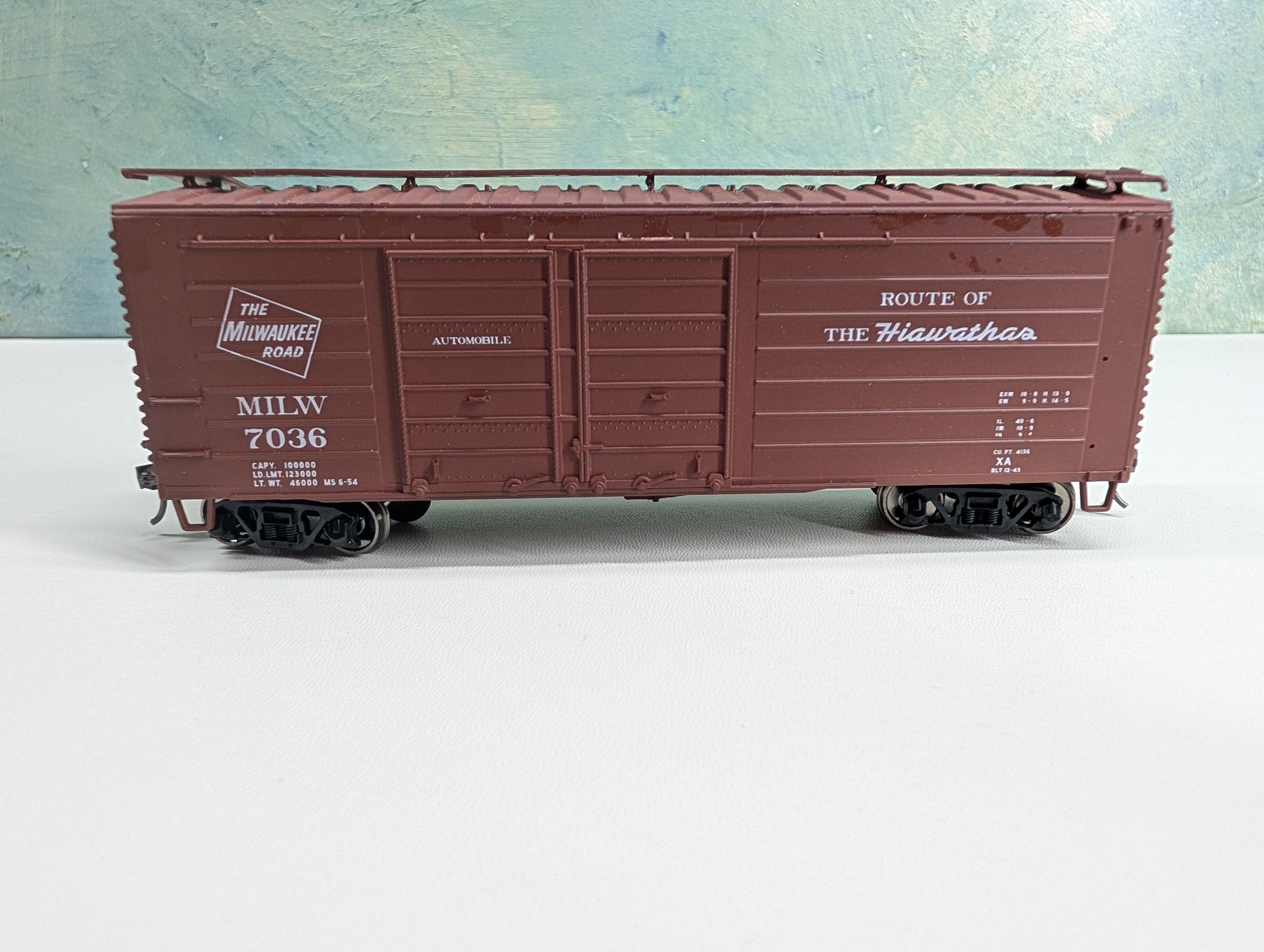 USED Accurail 3983 HO Scale 40' DD RS Box Car 58-67' Billboard Lettering Milwaukee Road MILW #7036 Metal Wheels