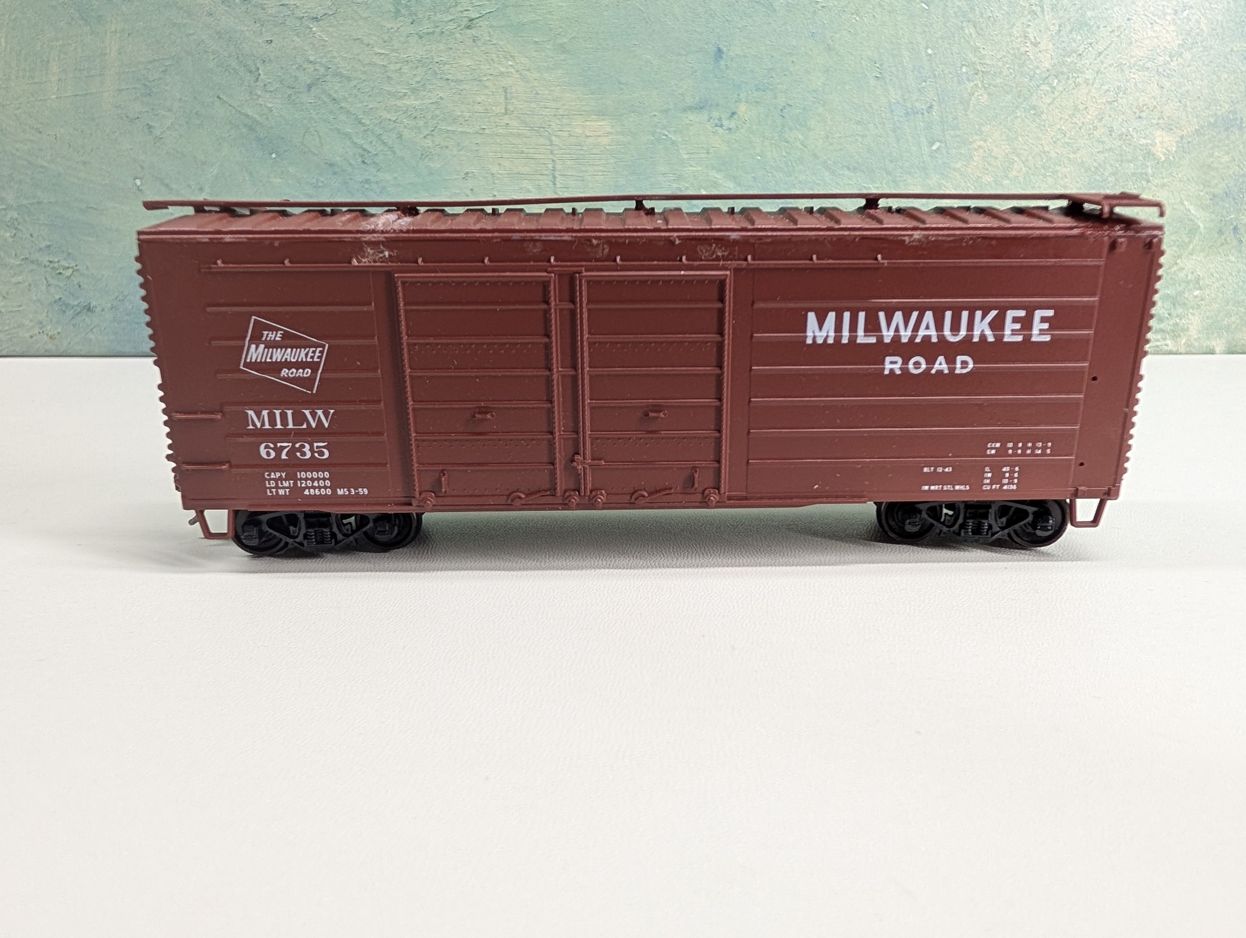 USED Accurail 3985 HO Scale 40' DD RS Box Car Post 1953 Milwaukee Road MILW #6735