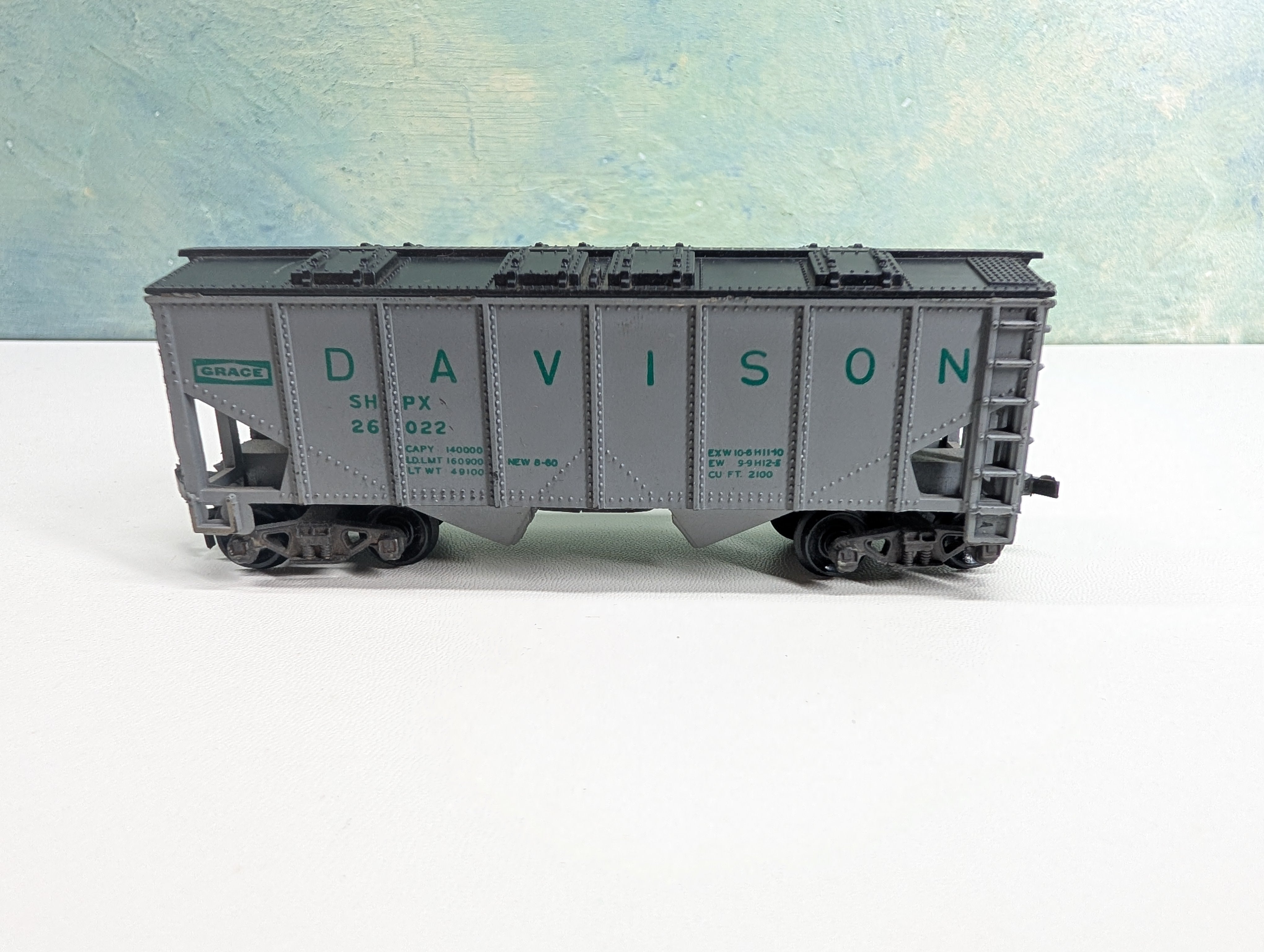 USED Varney HO Scale 2 Bay Covered Hopper Grace Davison SHPX #26022 Green Text, Rare