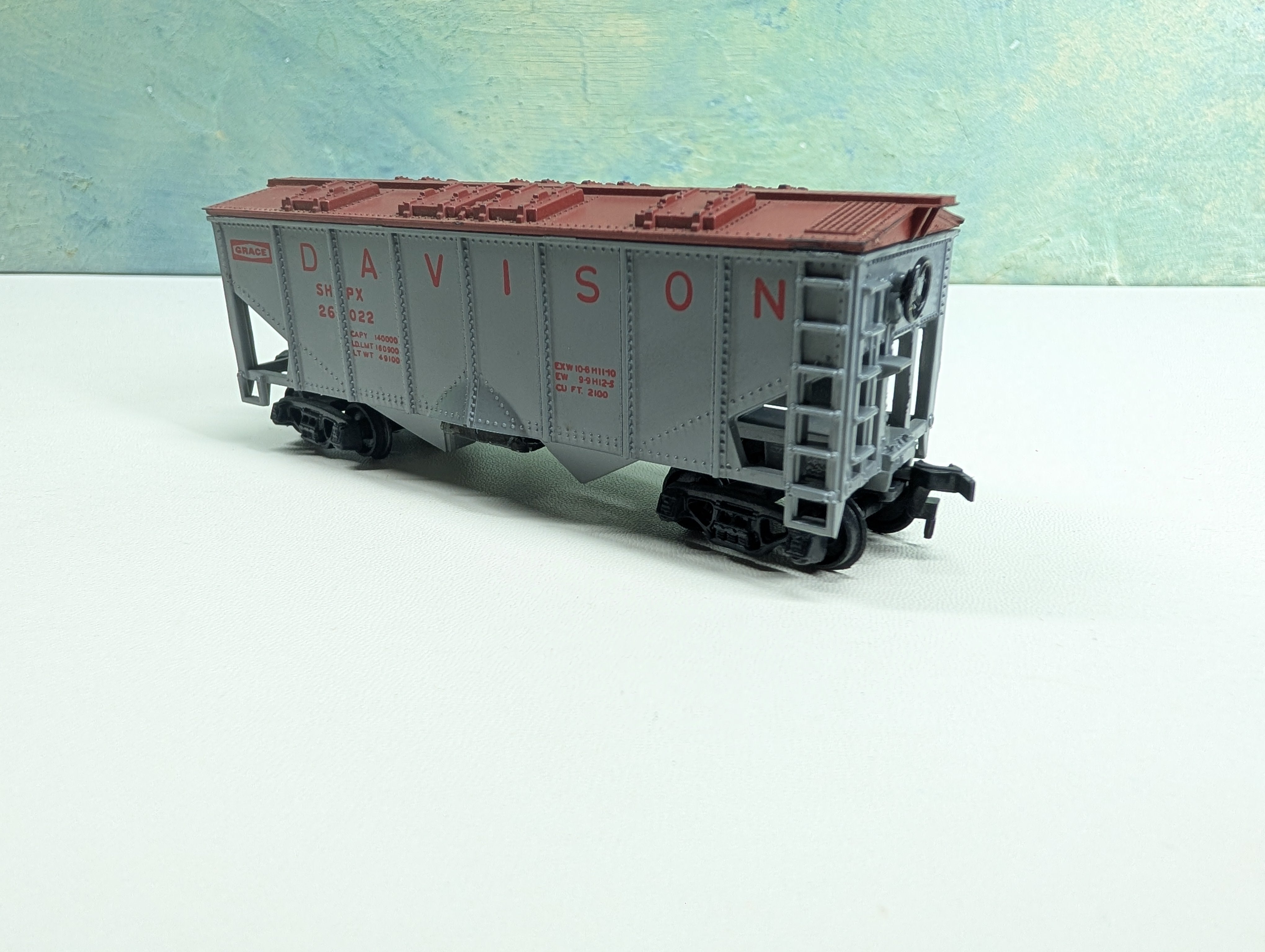 USED Varney HO Scale 2 Bay Covered Hopper Grace Davison SHPX #26022 Red Text, Rare