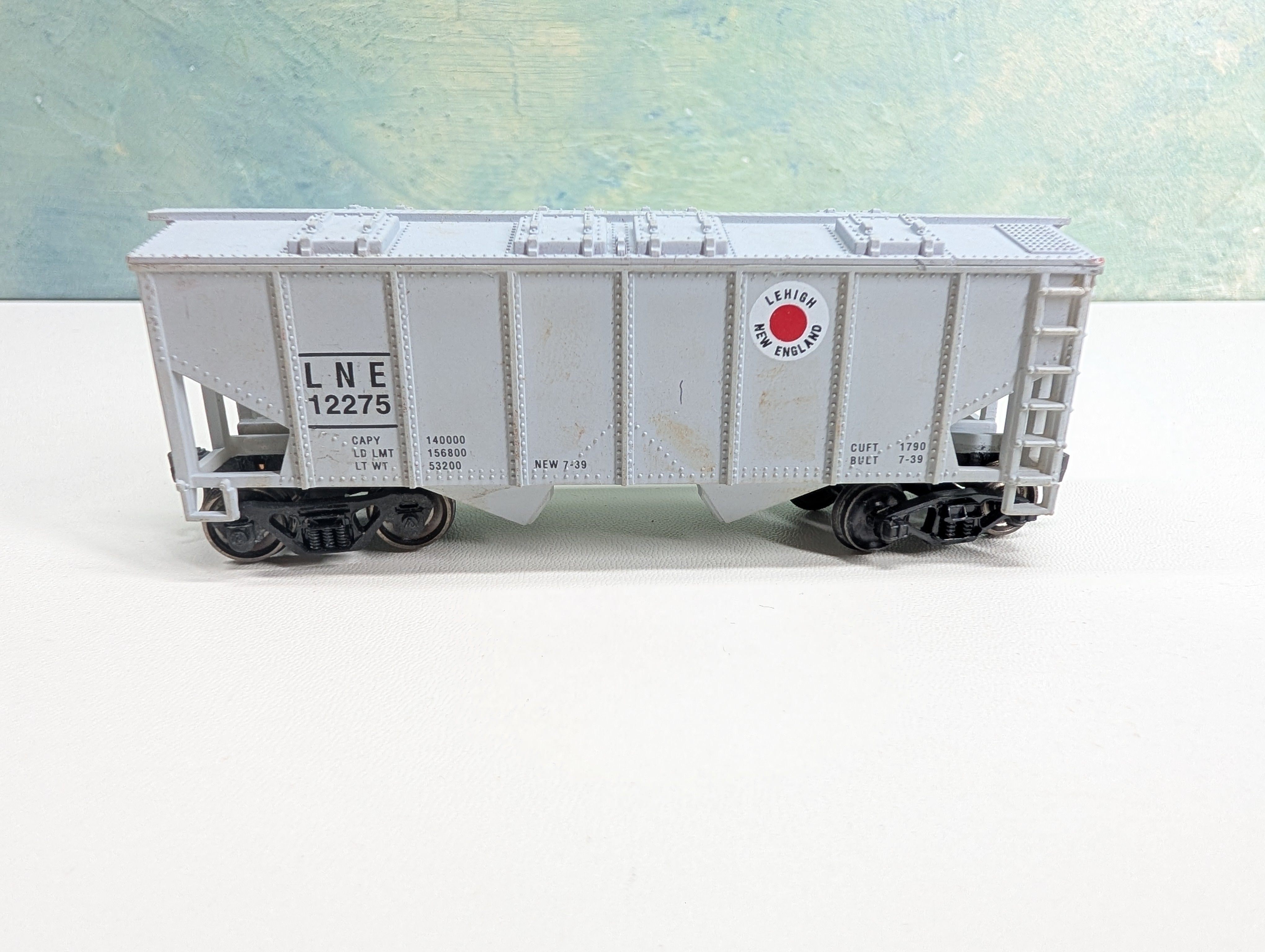USED HO Scale 2 Bay Covered Hopper Lehigh and New England LNE #12275 Metal Wheels