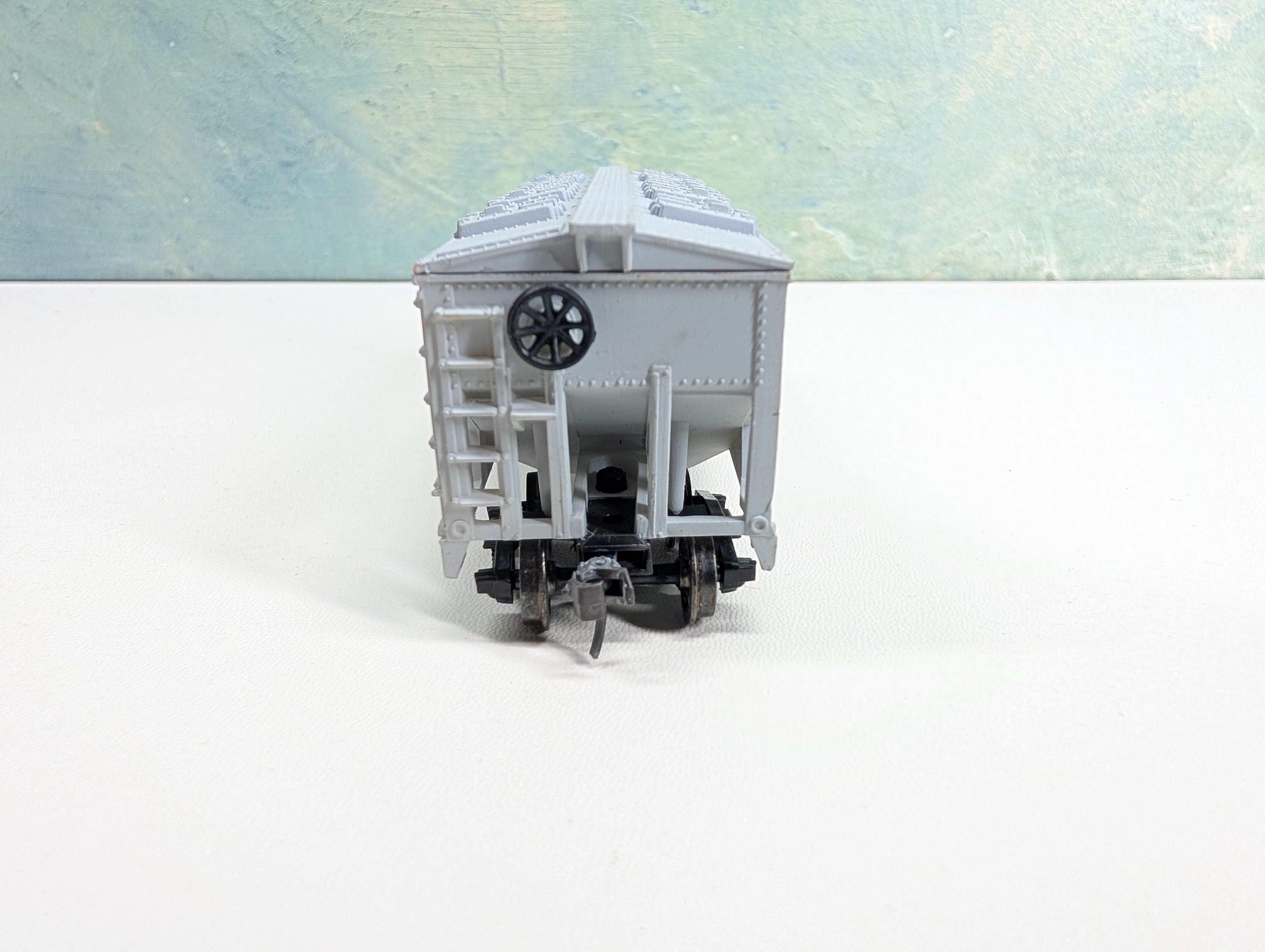 USED HO Scale 2 Bay Covered Hopper Lehigh and New England LNE #12275 Metal Wheels