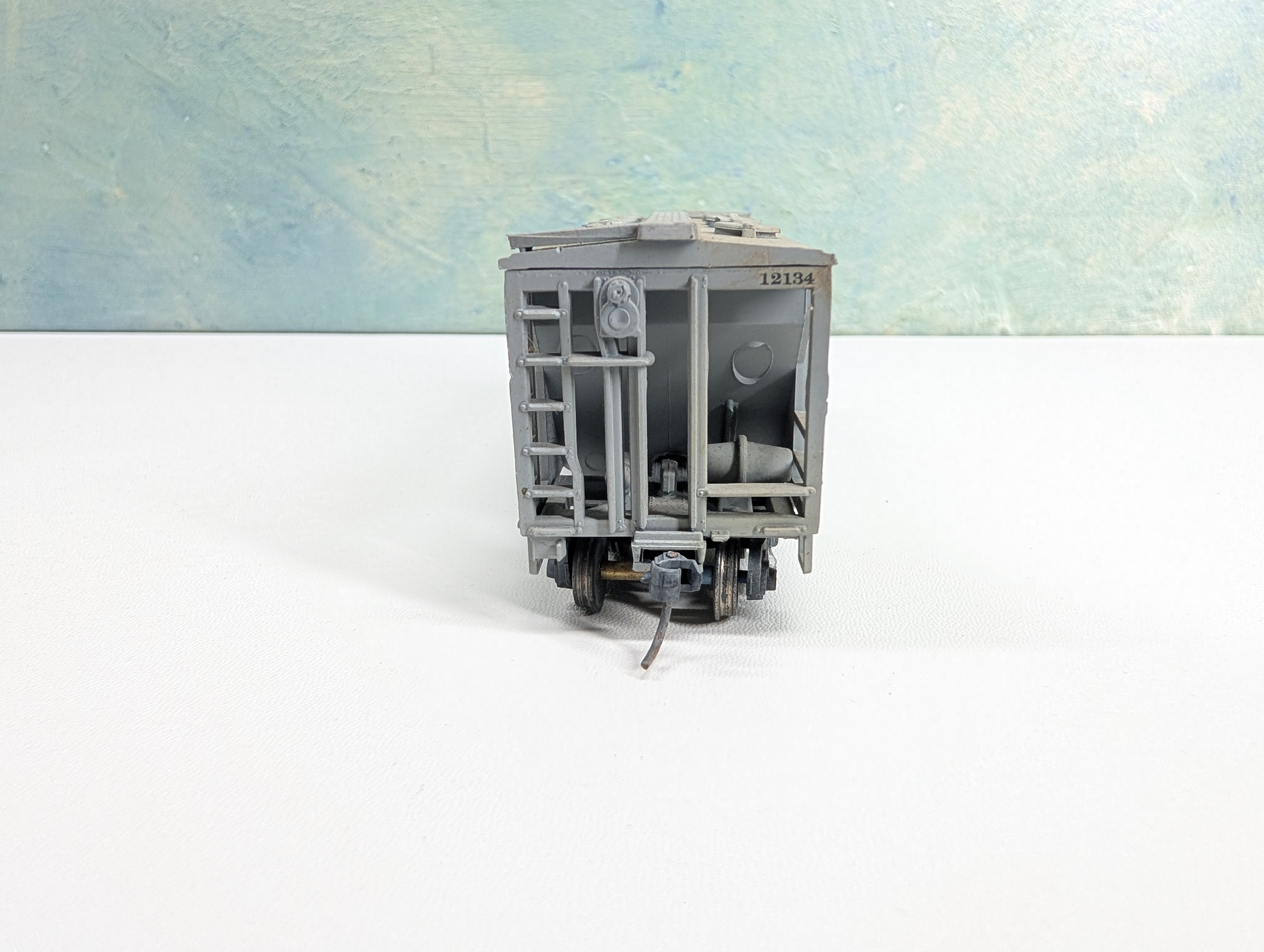 USED Roundhouse HO Scale 2 Bay Covered Hopper Delaware and Hudson D&H #12134 Custom Decals, Weathering, Metal Wheels