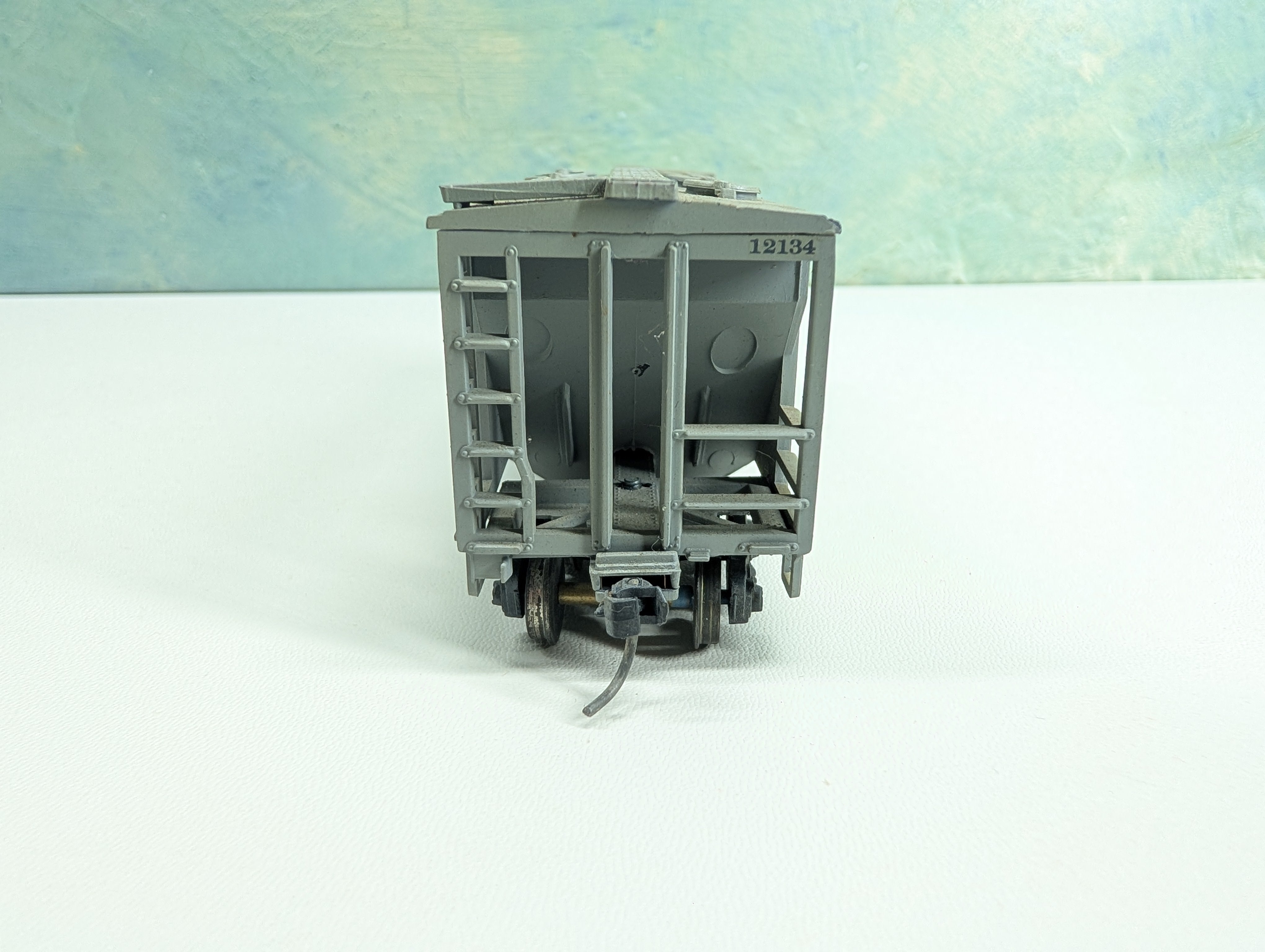 USED Roundhouse HO Scale 2 Bay Covered Hopper Delaware and Hudson D&H #12134 Custom Decals, Weathering, Metal Wheels