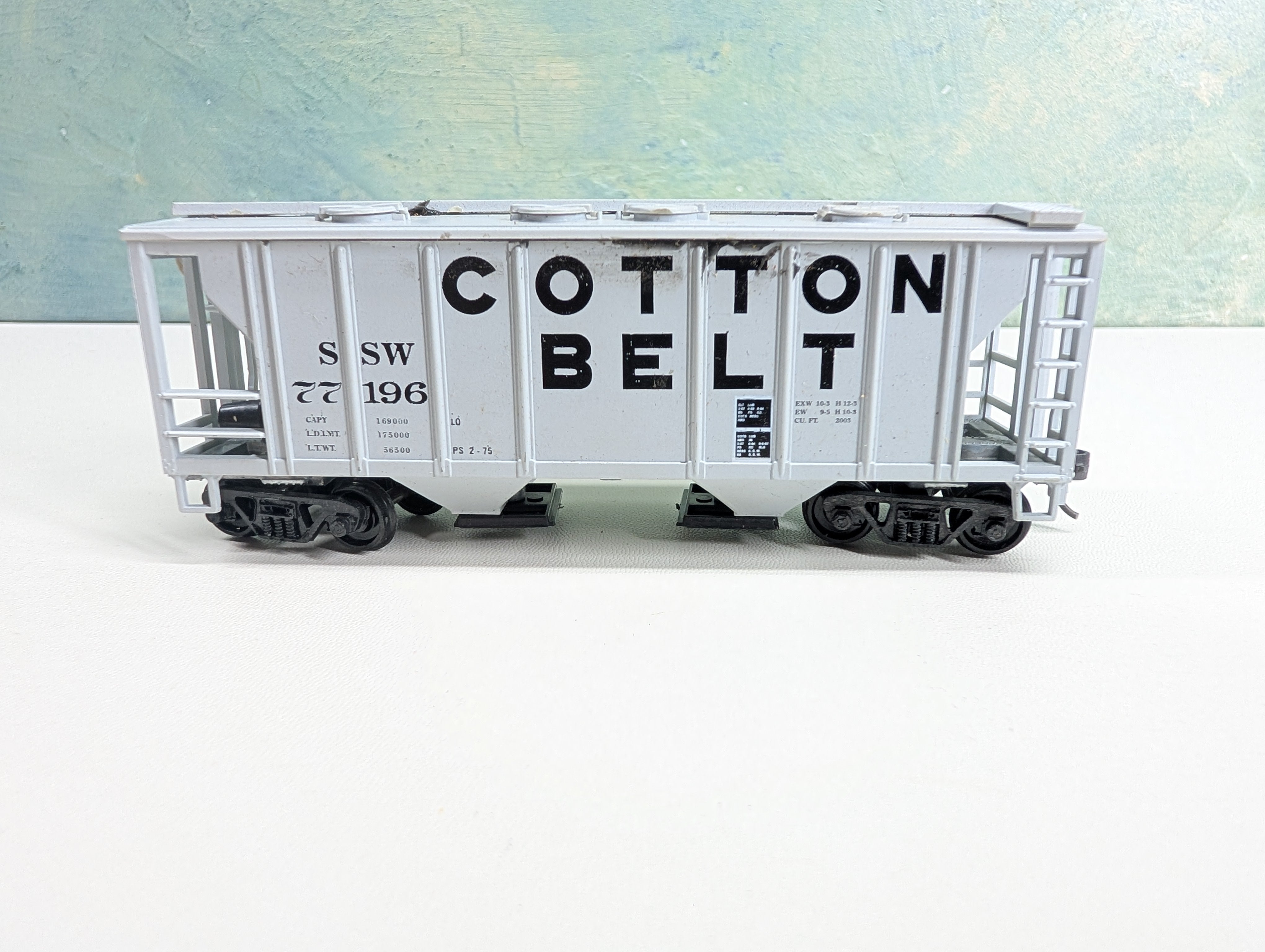 USED Roundhouse HO Scale 2 Bay Covered Hopper Cotton Belt SSW #77196