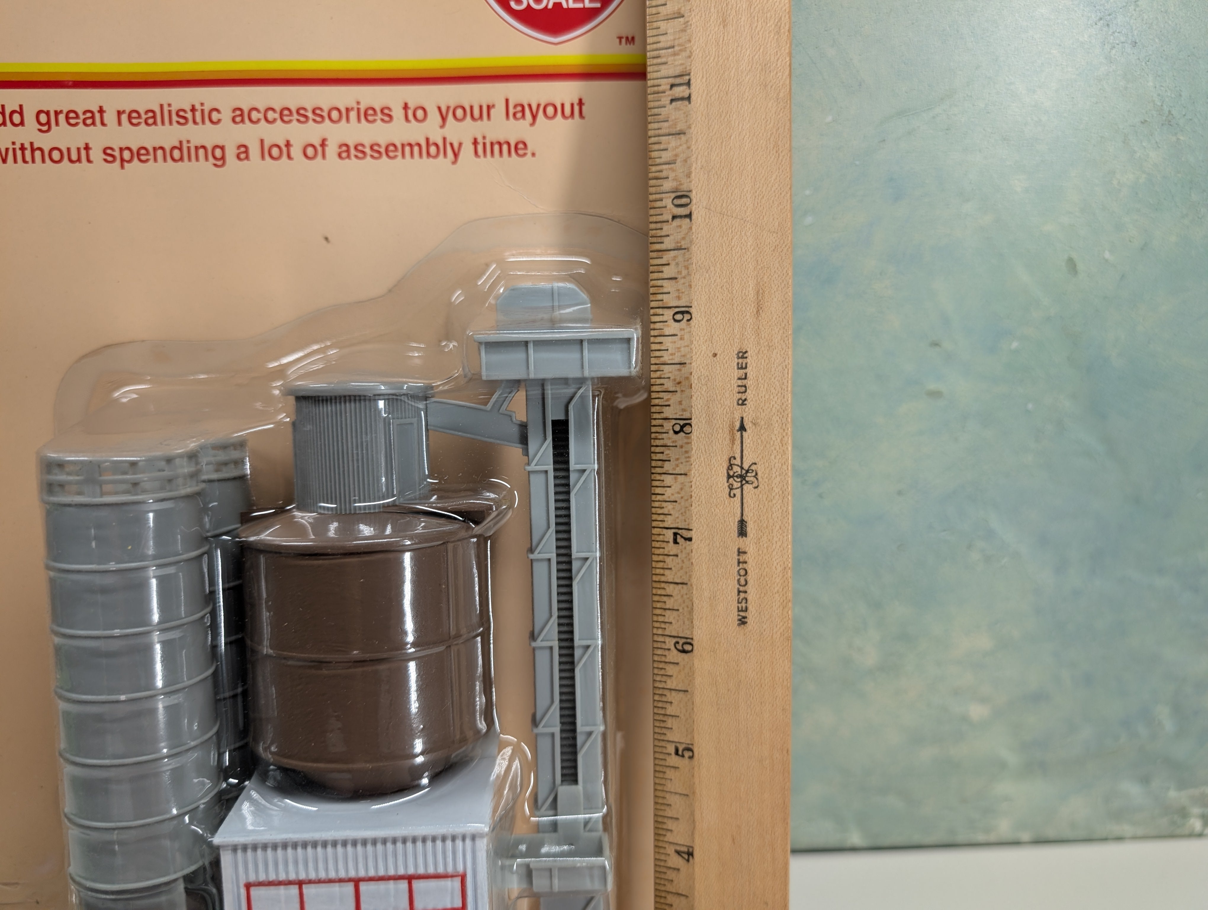 IHC 902 HO Scale Cement Plant with Platform (sealed)