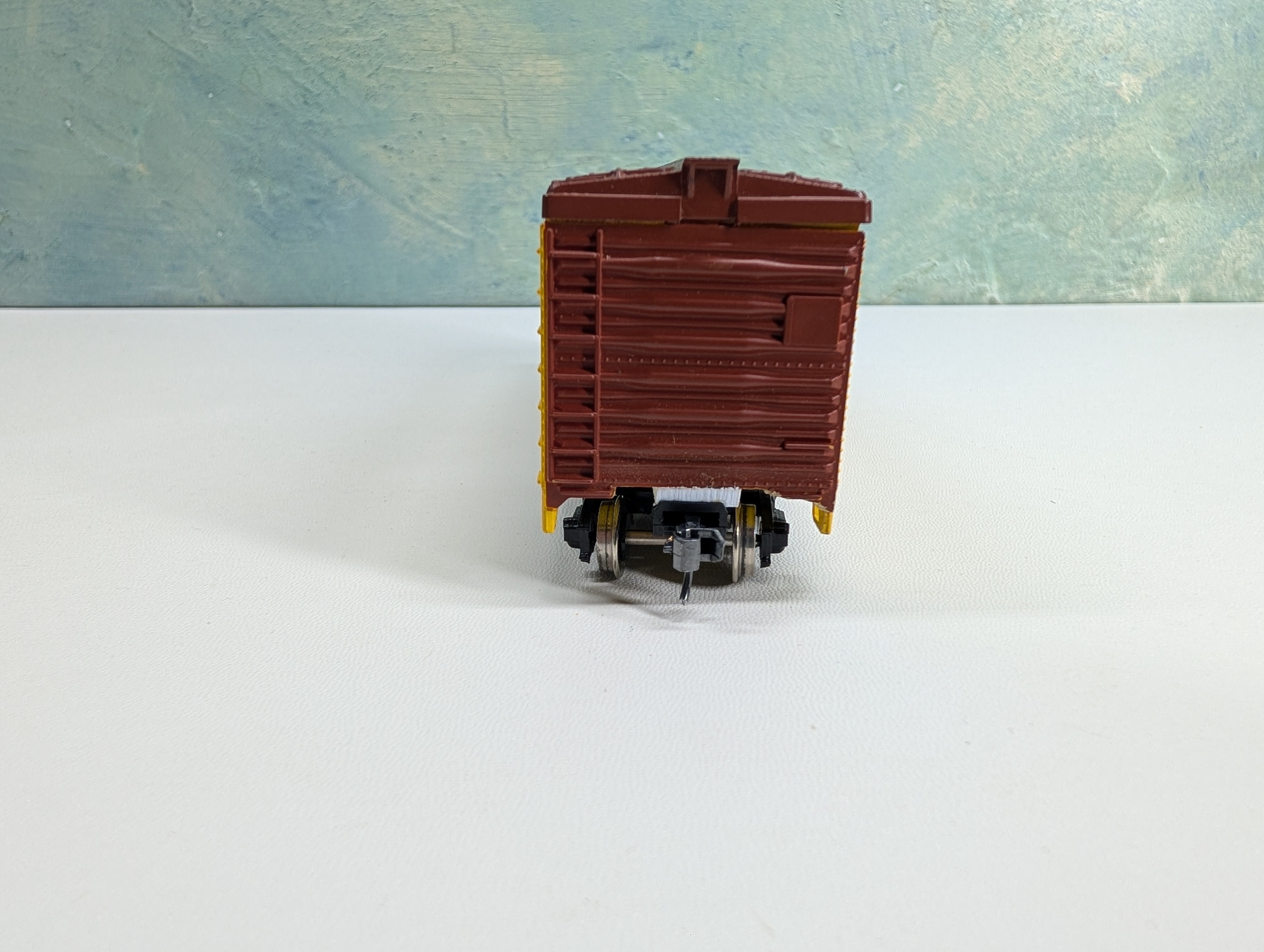 USED Revell HO Scale 40' Reefer Fruit Growers Express FGEX #4017 Metal Wheels
