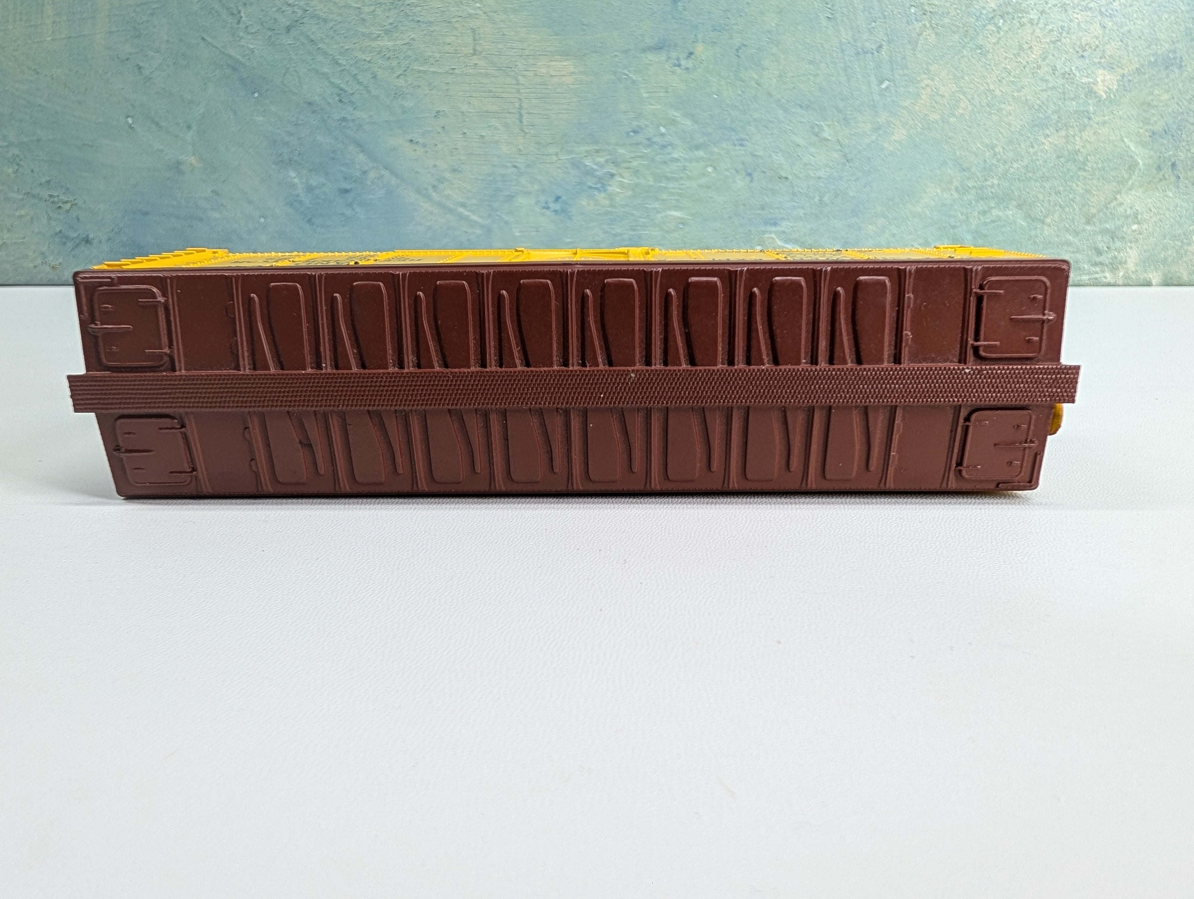 USED Revell HO Scale 40' Reefer Fruit Growers Express FGEX #4017 Metal Wheels
