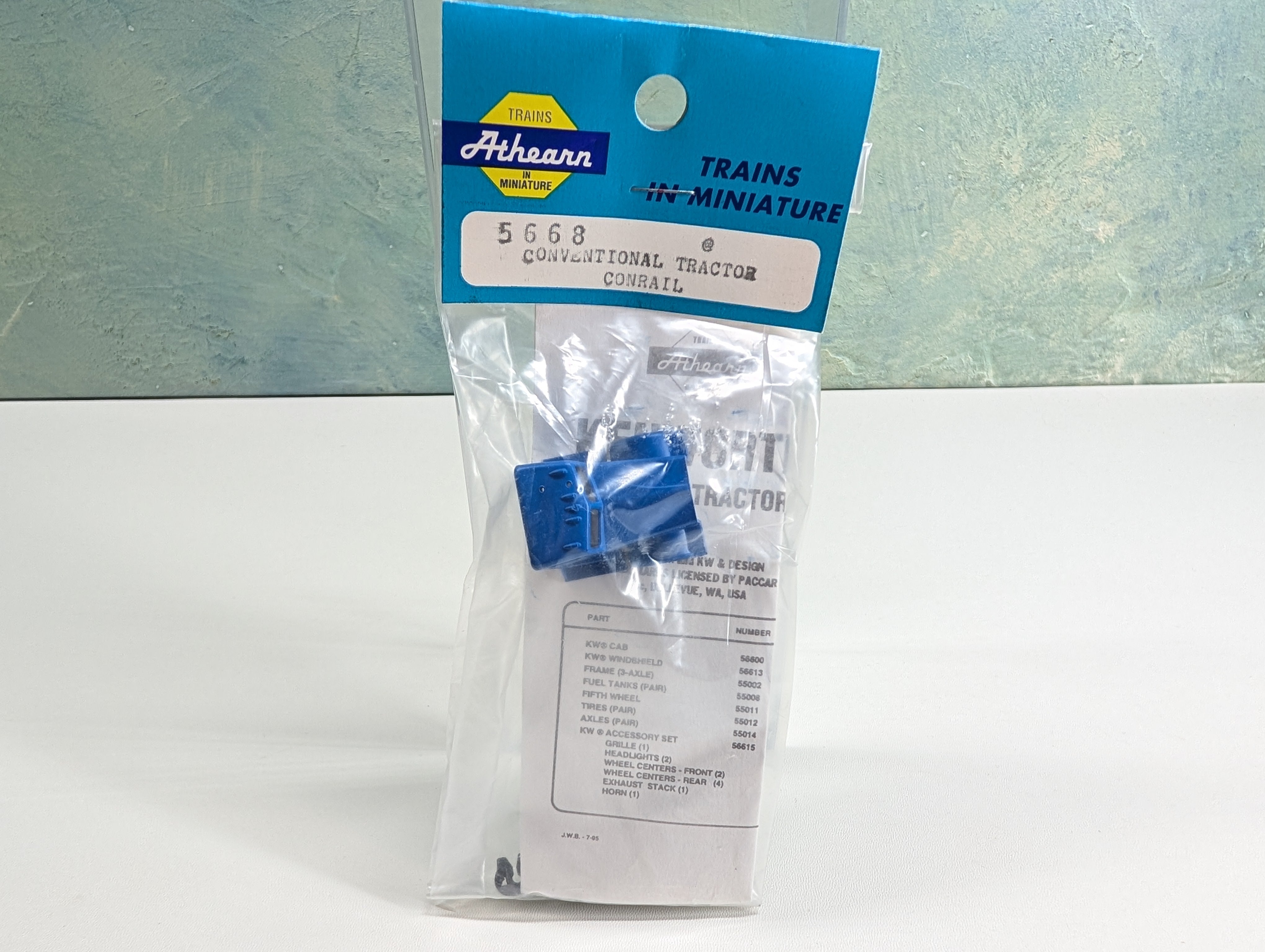 Athearn 5668 HO Scale Conventional Tractor Conrail Sealed KIT