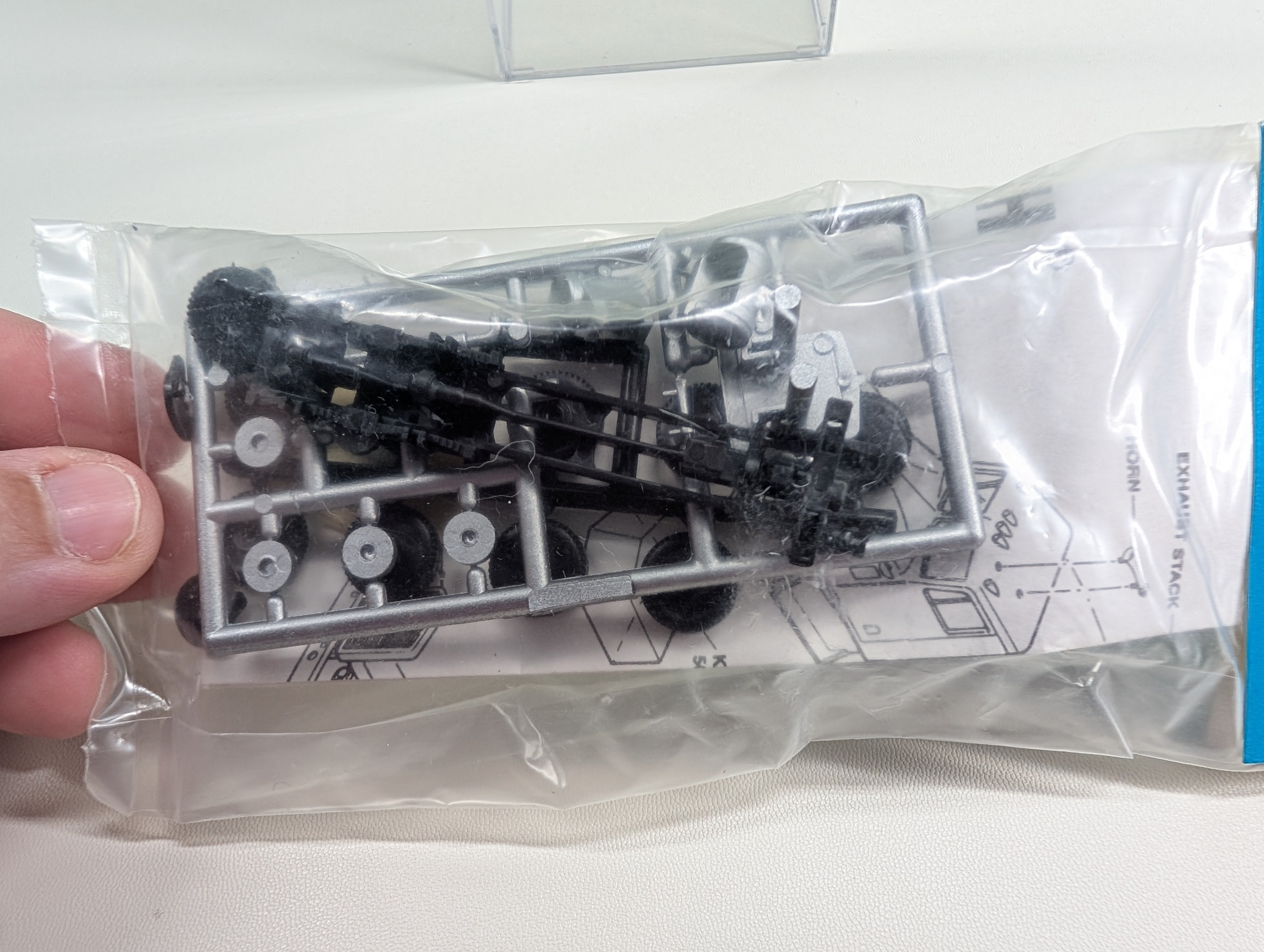 Athearn 5668 HO Scale Conventional Tractor Conrail Sealed KIT