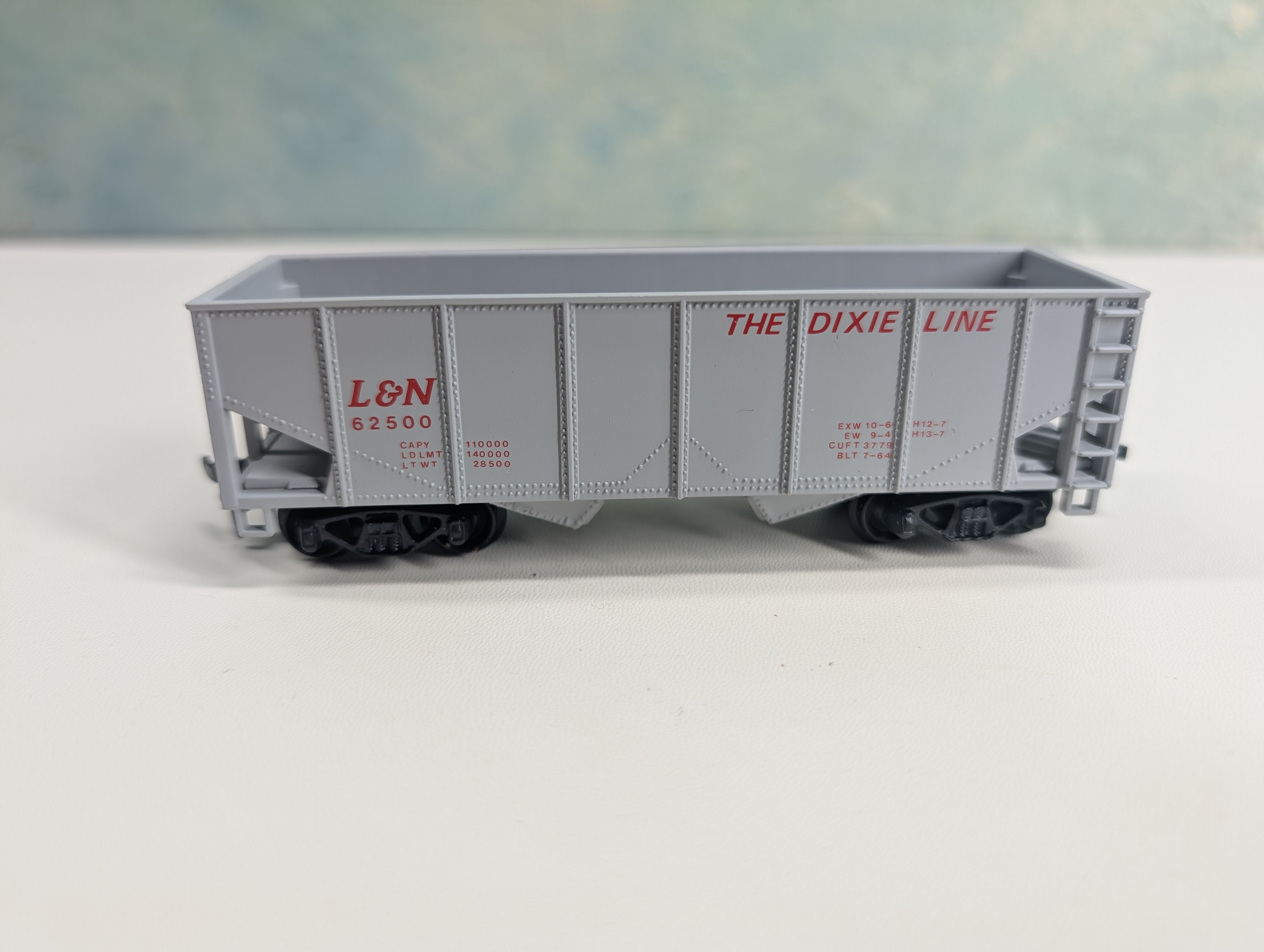 USED Model Power HO Scale 36' 2 Bay Hopper Louisville & Nashville L&N #62500 Dixie Line
