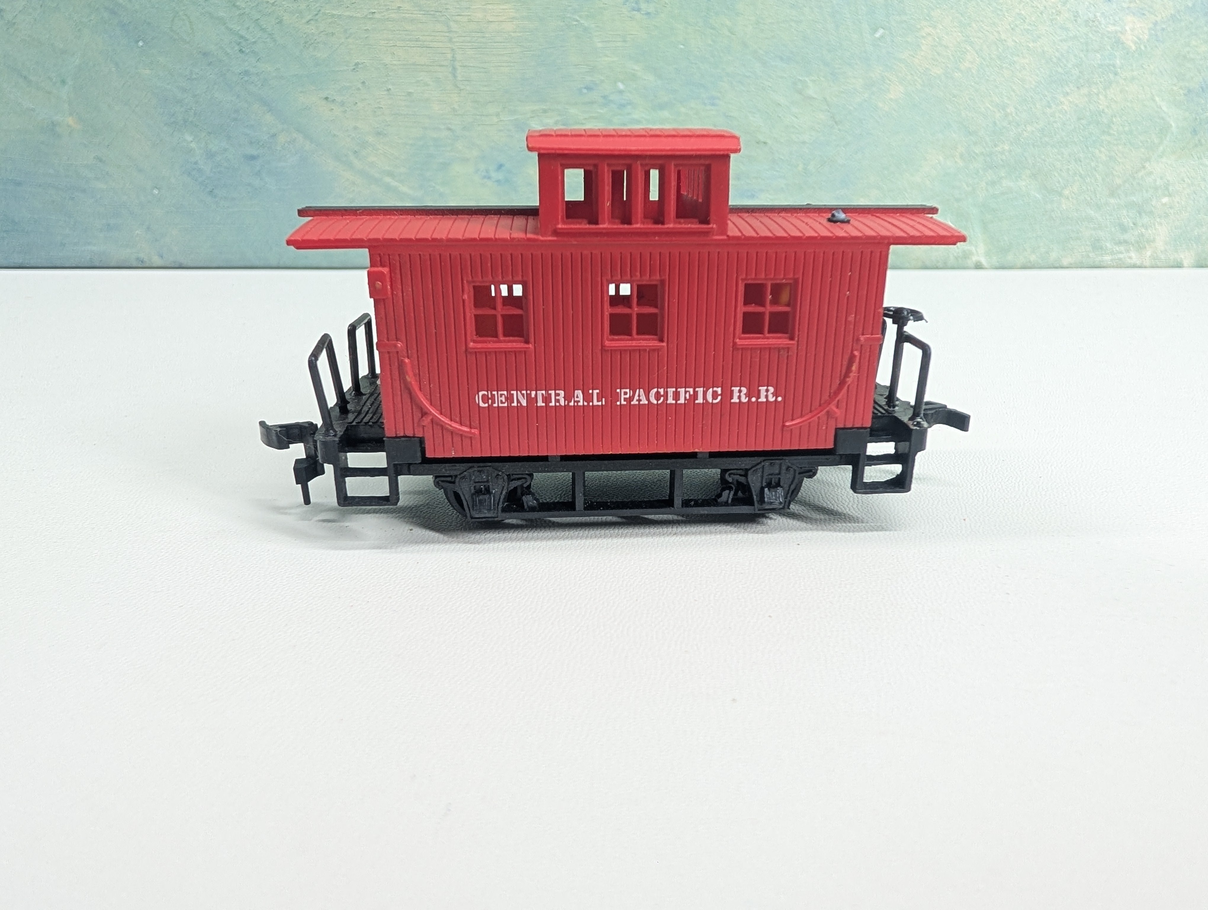 USED Bachmann HO Scale Bobber Caboose Central Pacific RR
