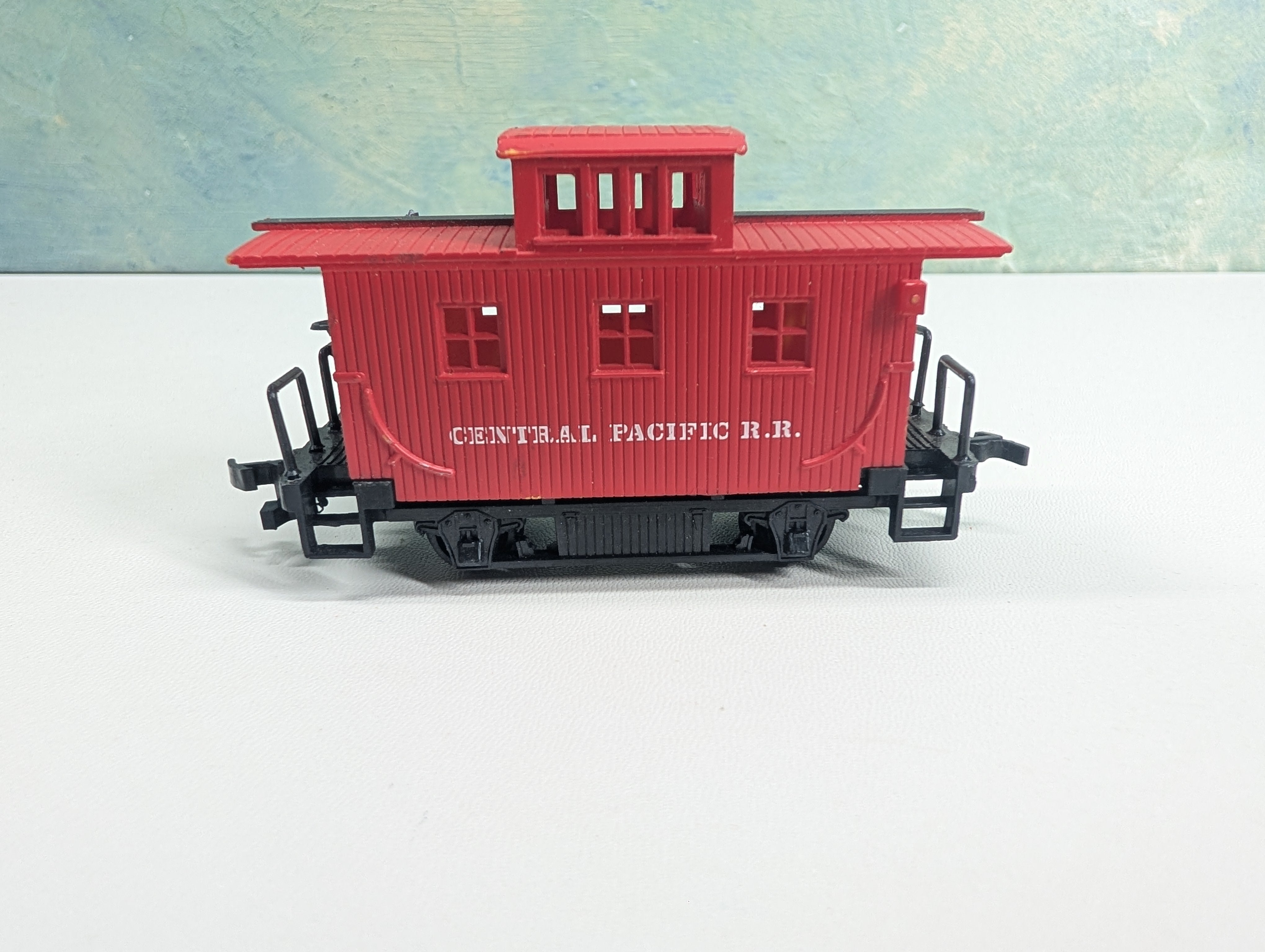 USED Bachmann HO Scale Bobber Caboose Central Pacific RR