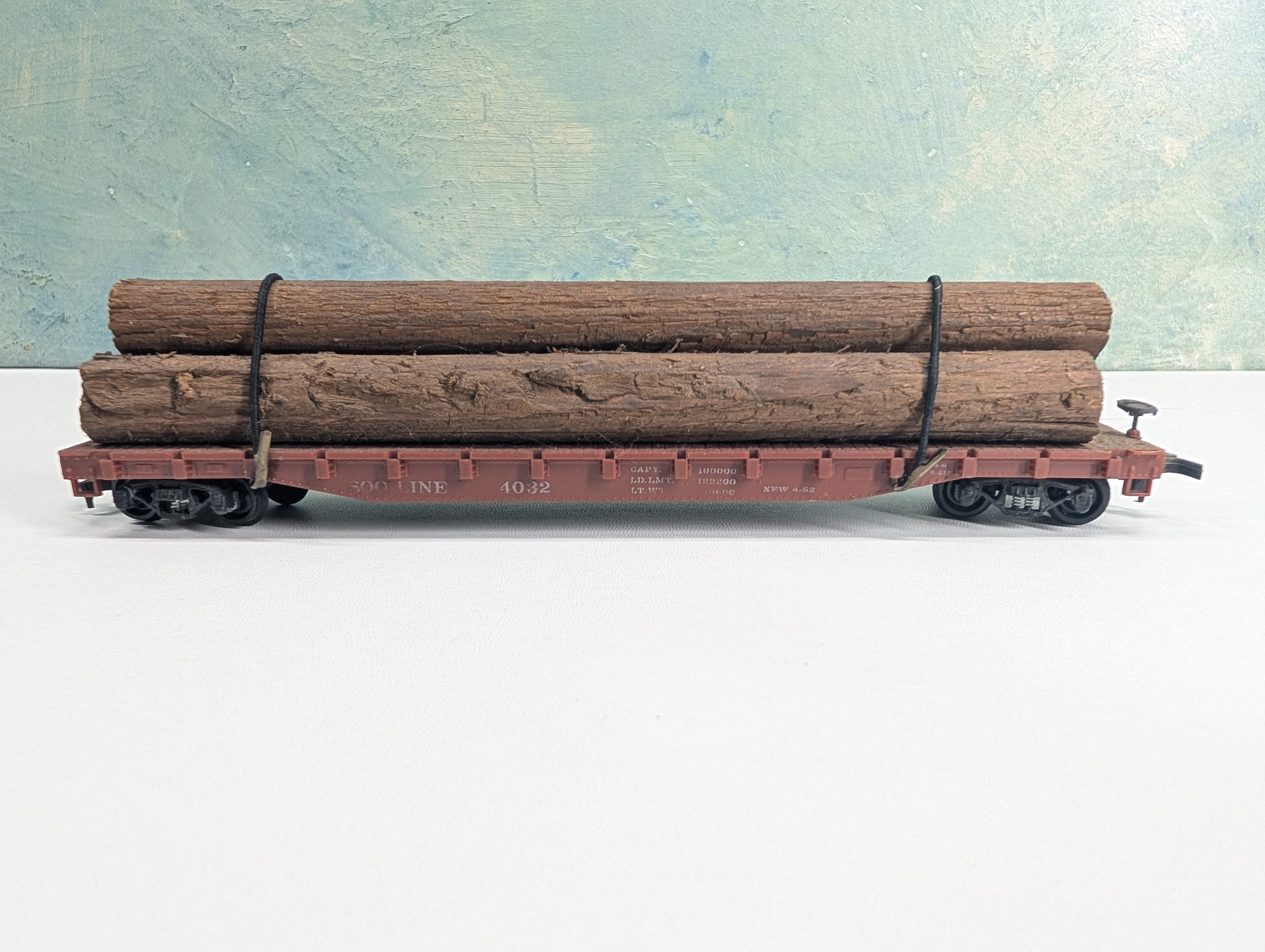 USED REVELL HO Scale 54' Flat Car w/ Lumber Load SOO Line #4032