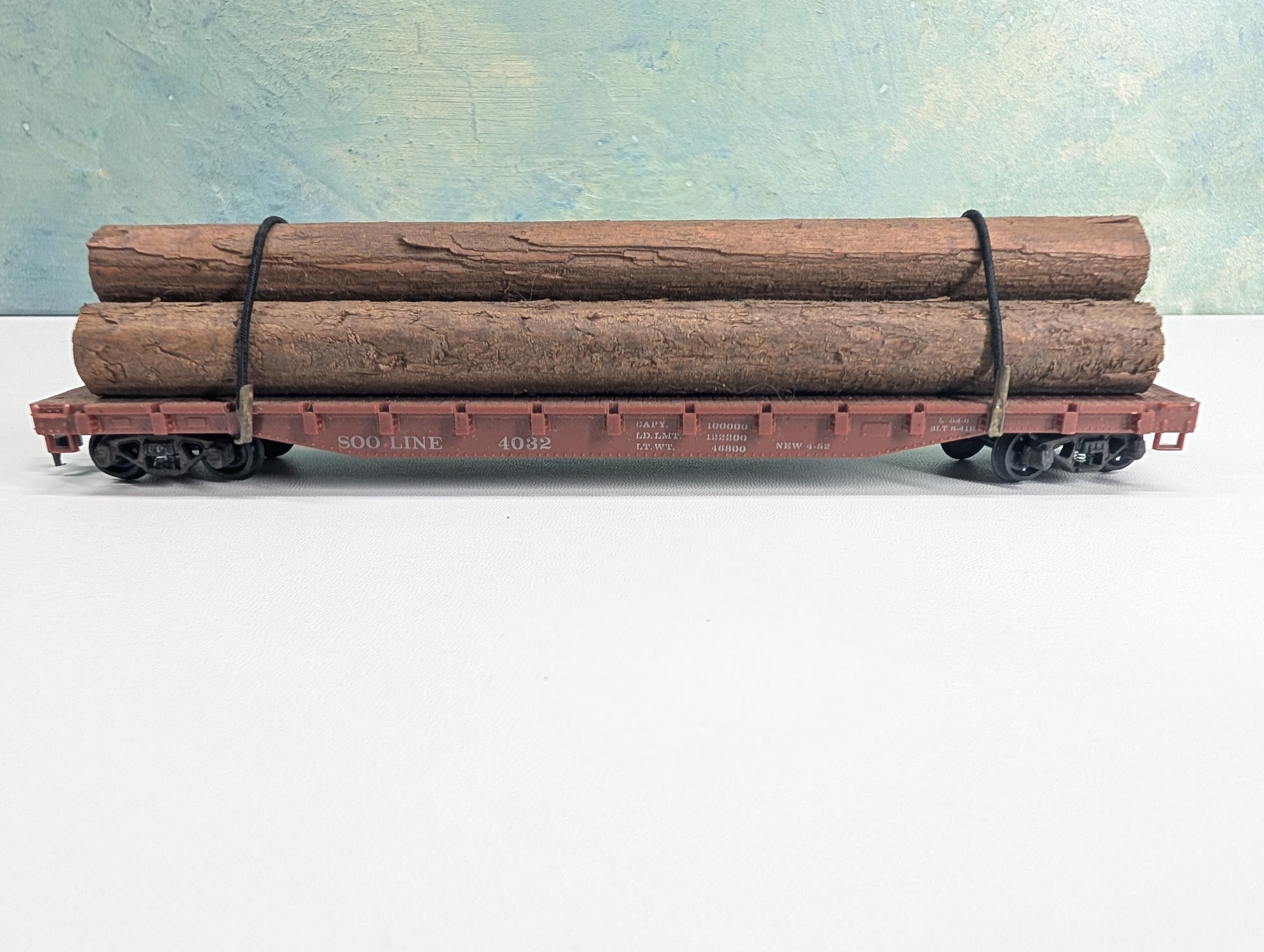 USED REVELL HO Scale 54' Flat Car w/ Lumber Load SOO Line #4032