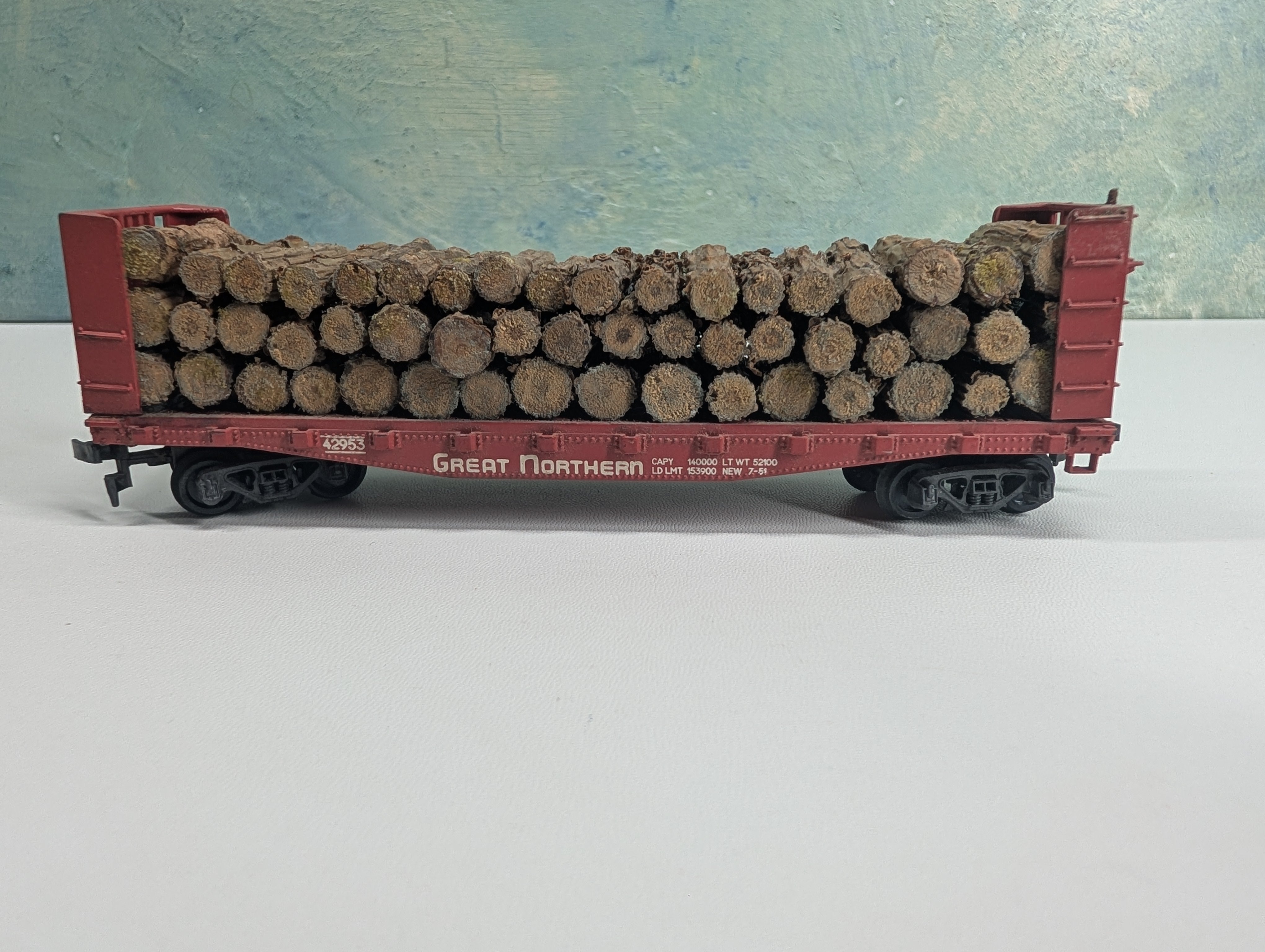 USED HO Scale 44' Bulkhead w/ Custom Log Load Great Northern GN #42953