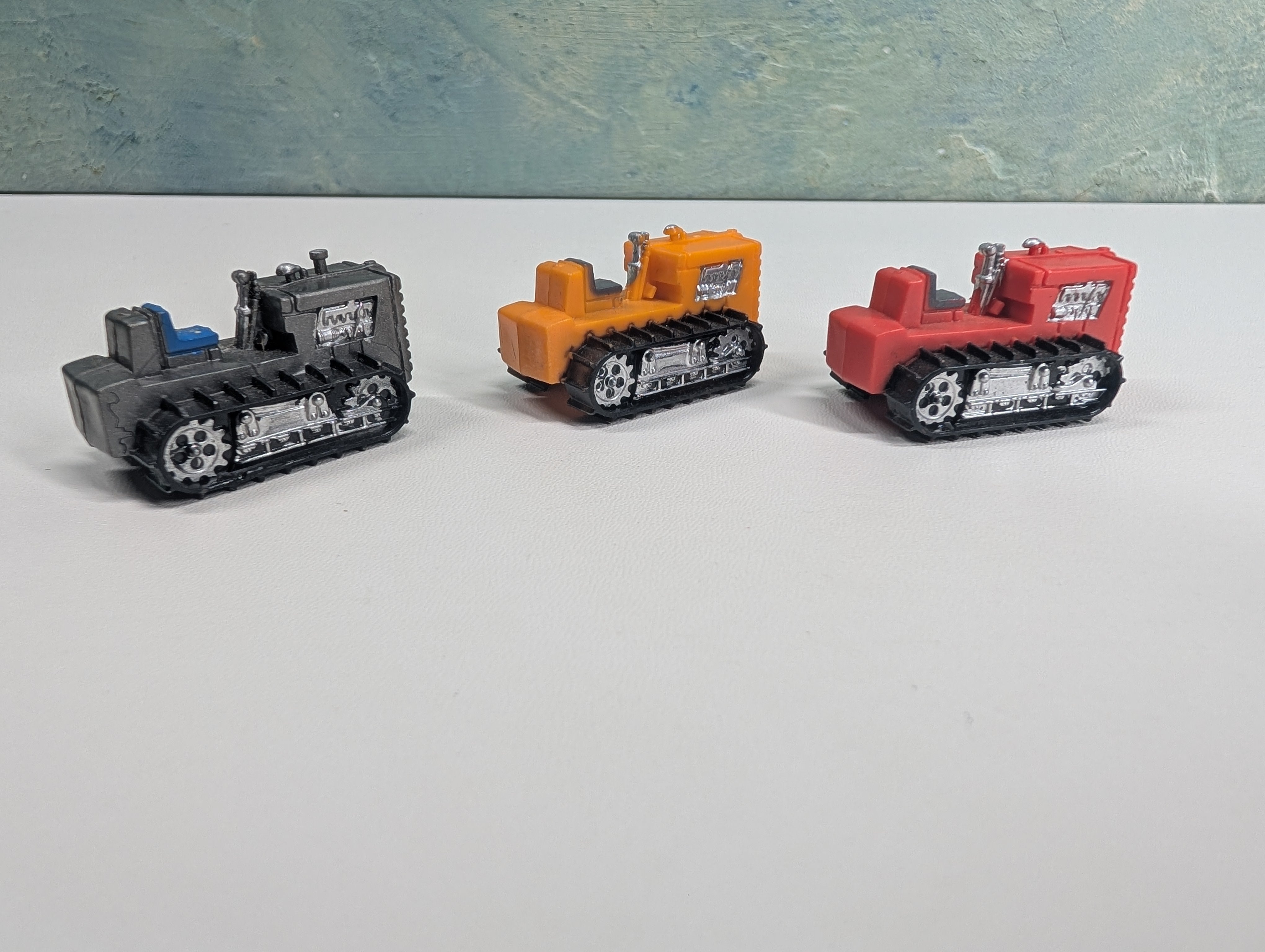 USED Tyco HO Scale Tractor Loads for Flat Cars (3 pcs)