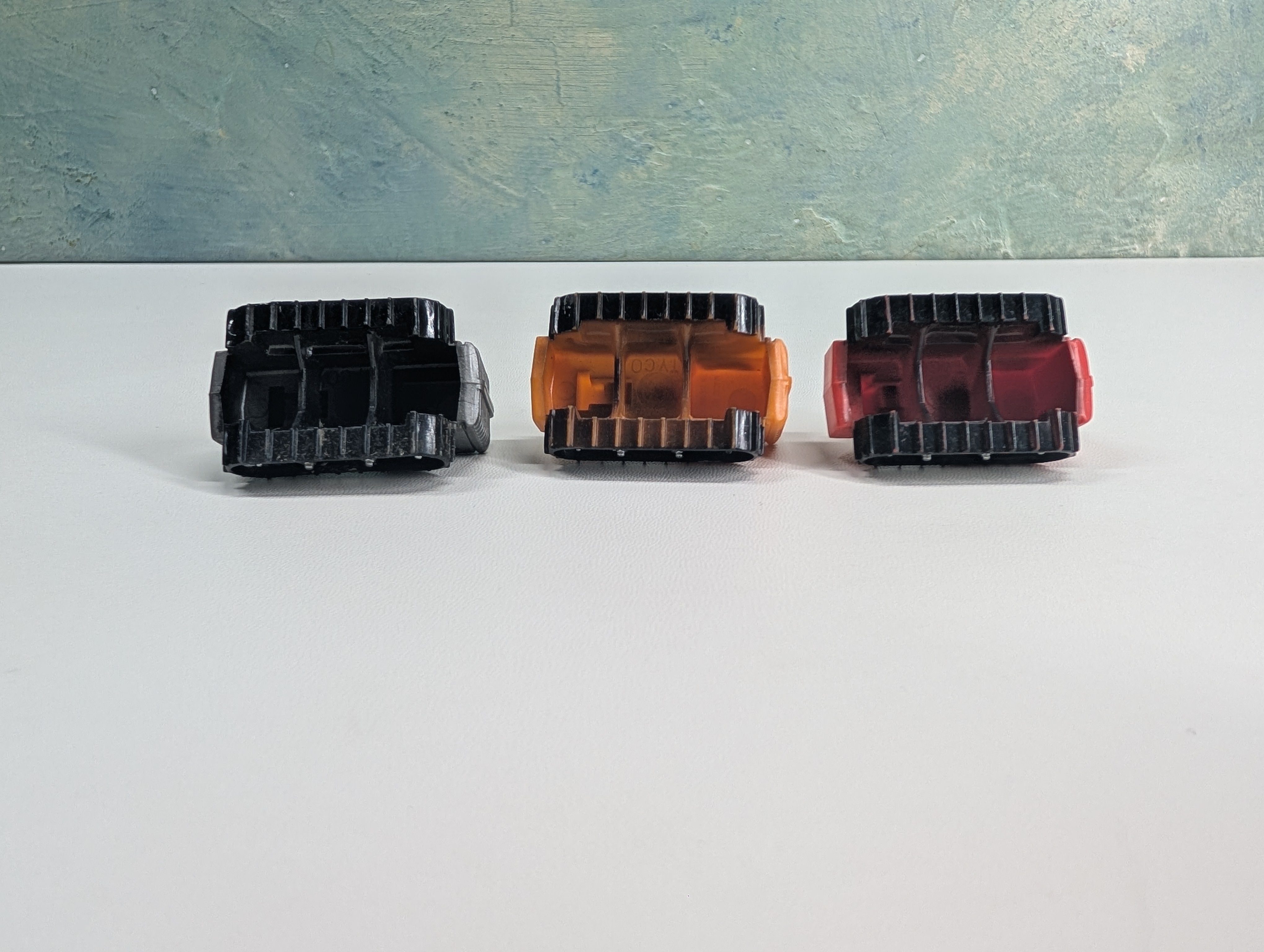 USED Tyco HO Scale Tractor Loads for Flat Cars (3 pcs)