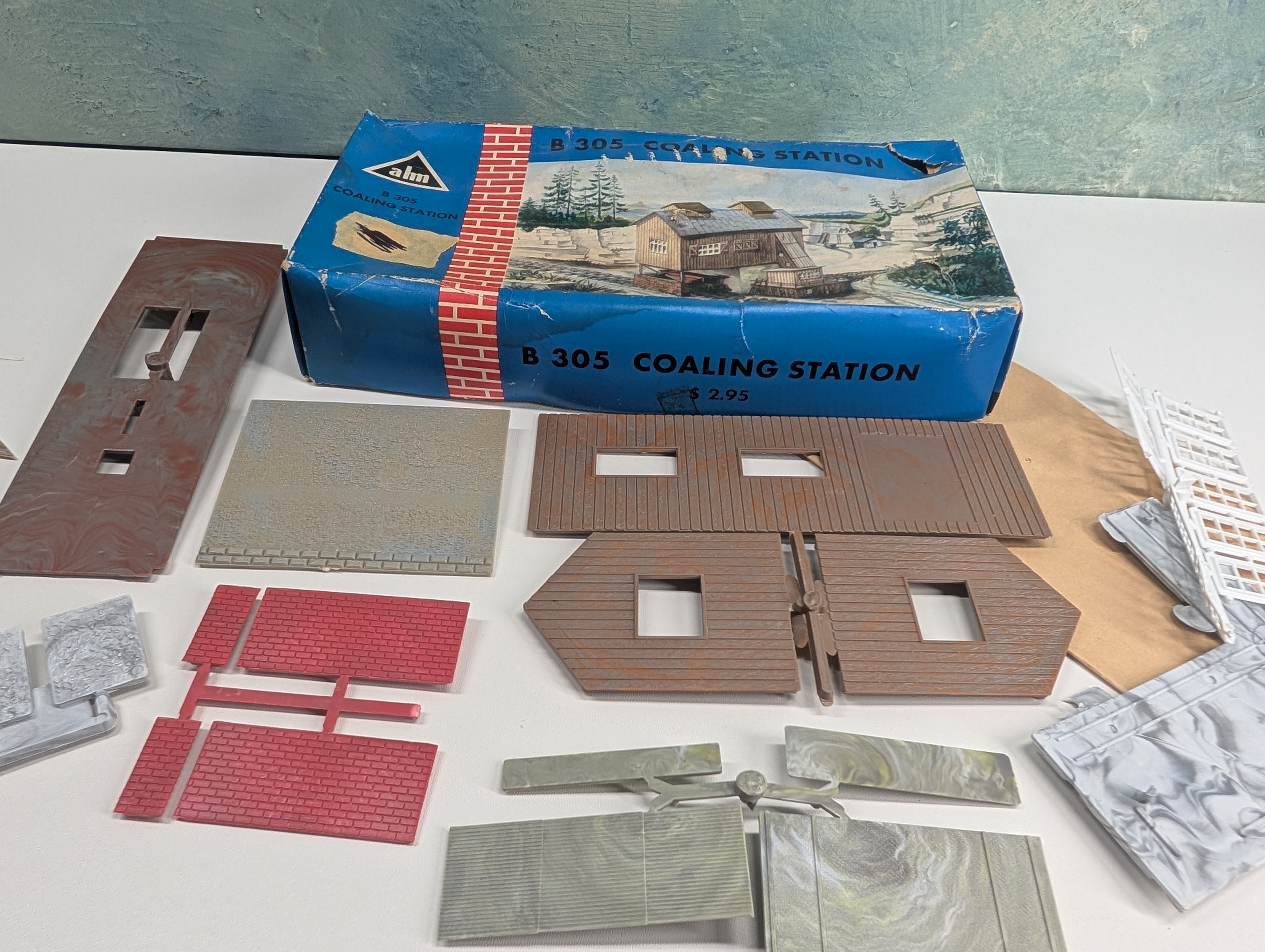 USED AHM B305 HO Scale Coaling Station KIT