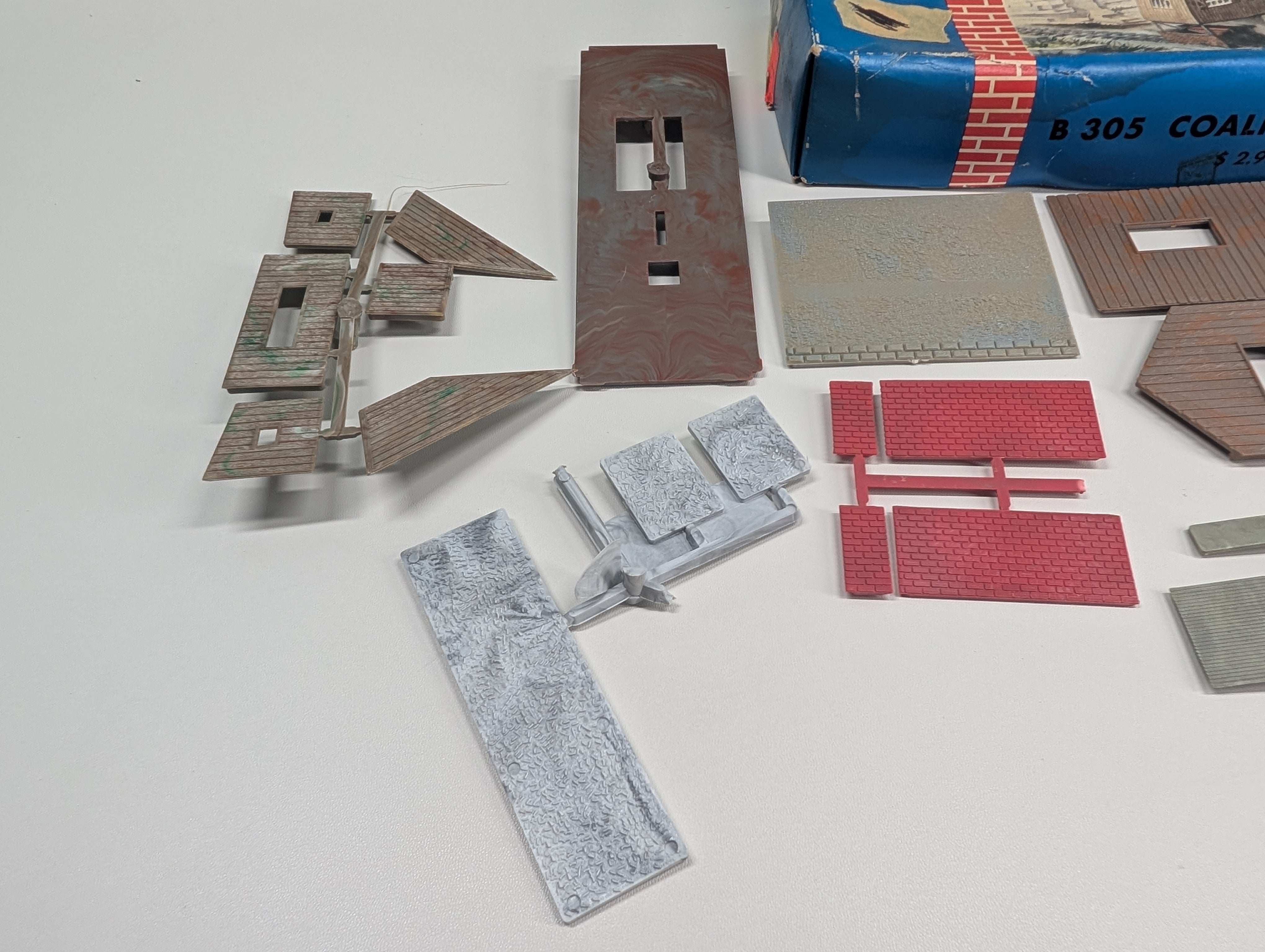 USED AHM B305 HO Scale Coaling Station KIT