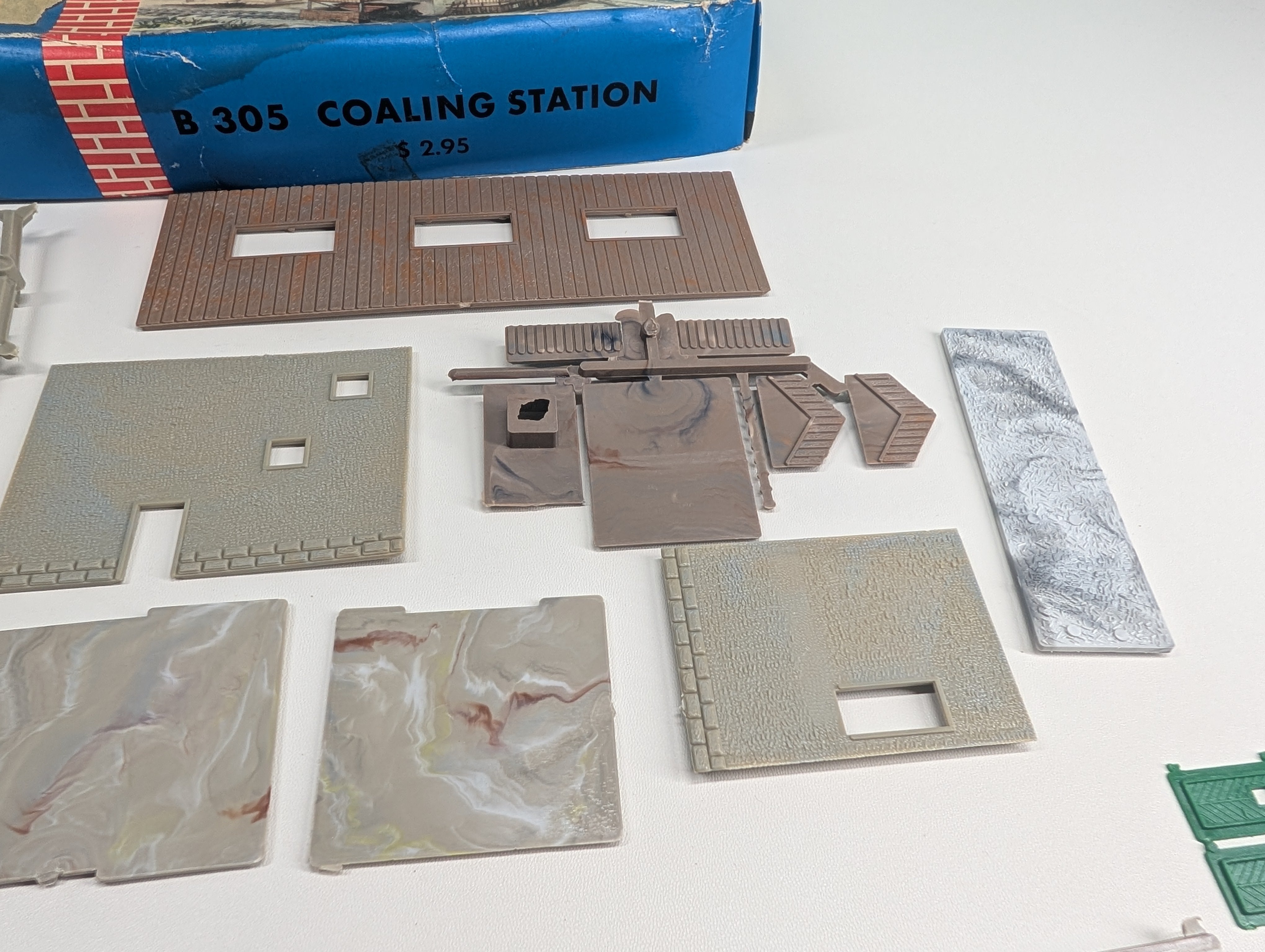 USED AHM B305 HO Scale Coaling Station KIT