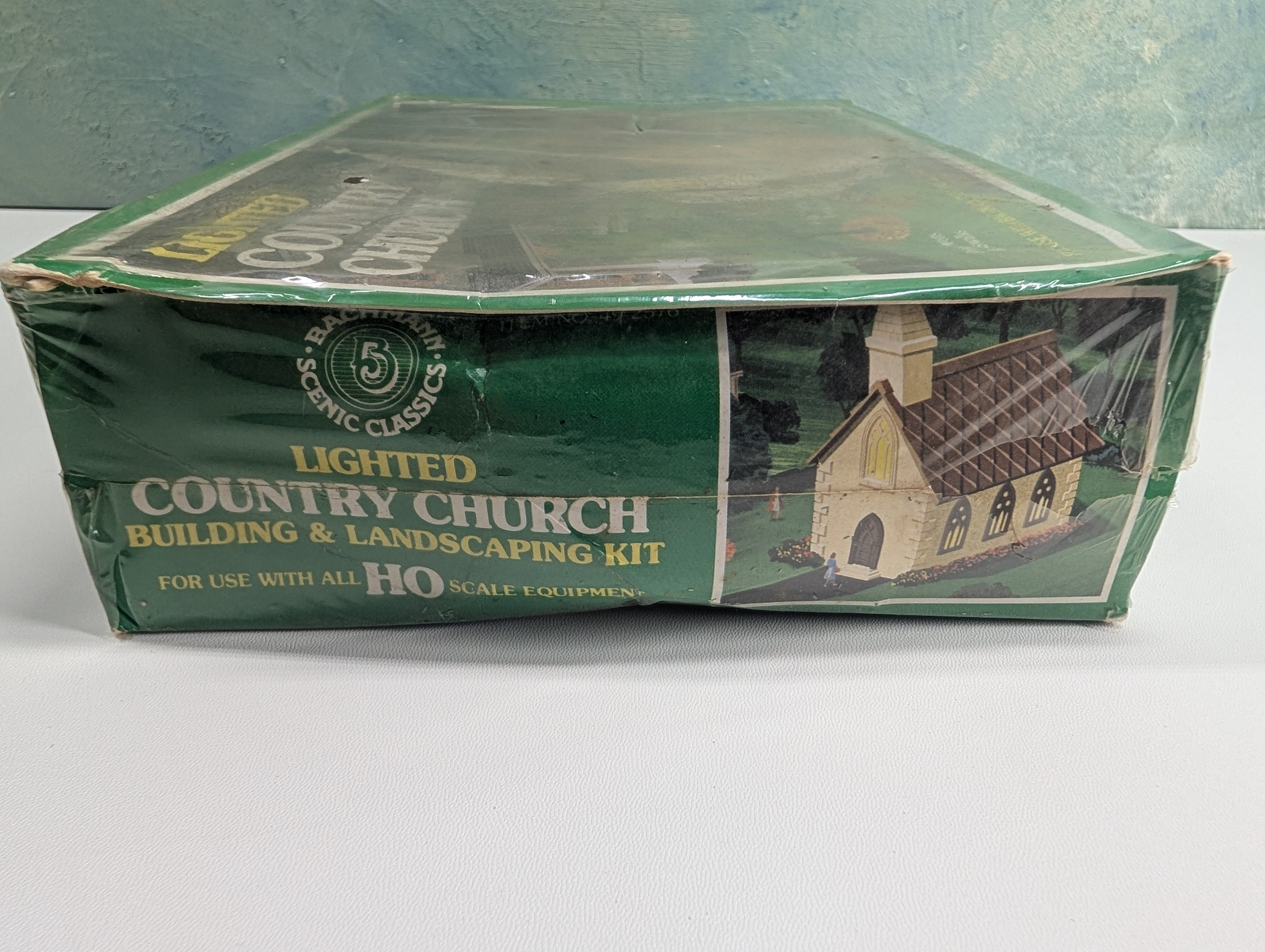 Bachmann Plasticville 49-2576 HO Scale Lighted Country Church (Sealed) KIT
