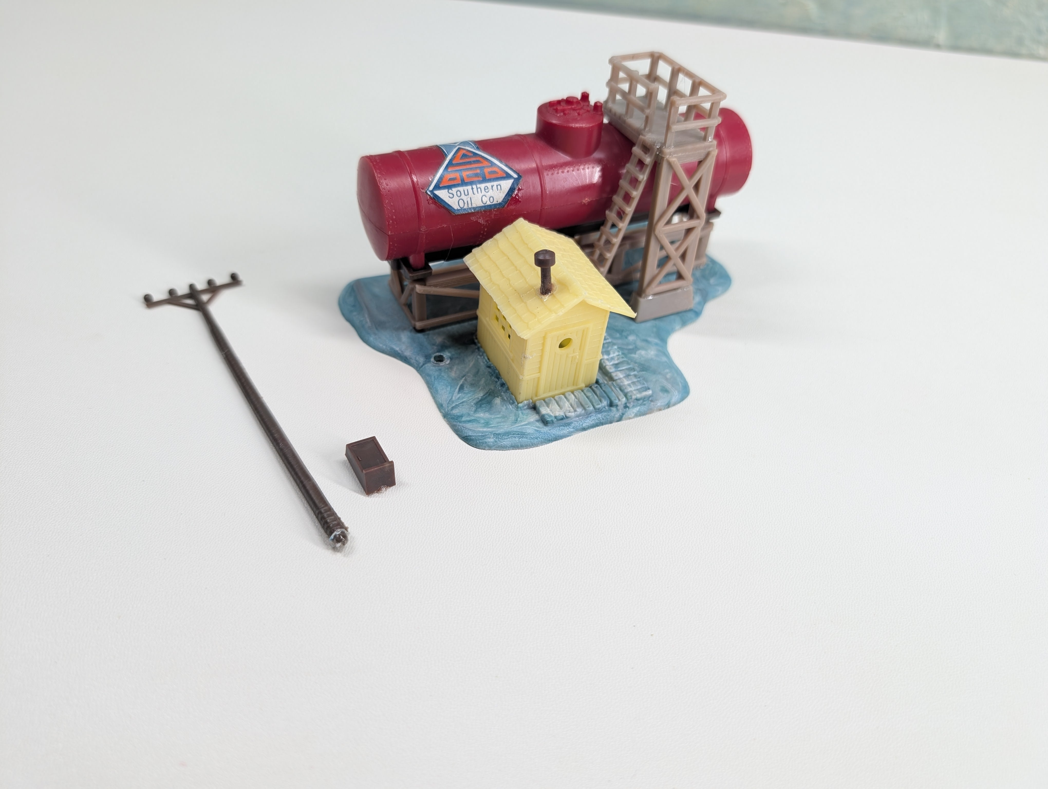 USED HO Scale Oil Facility
