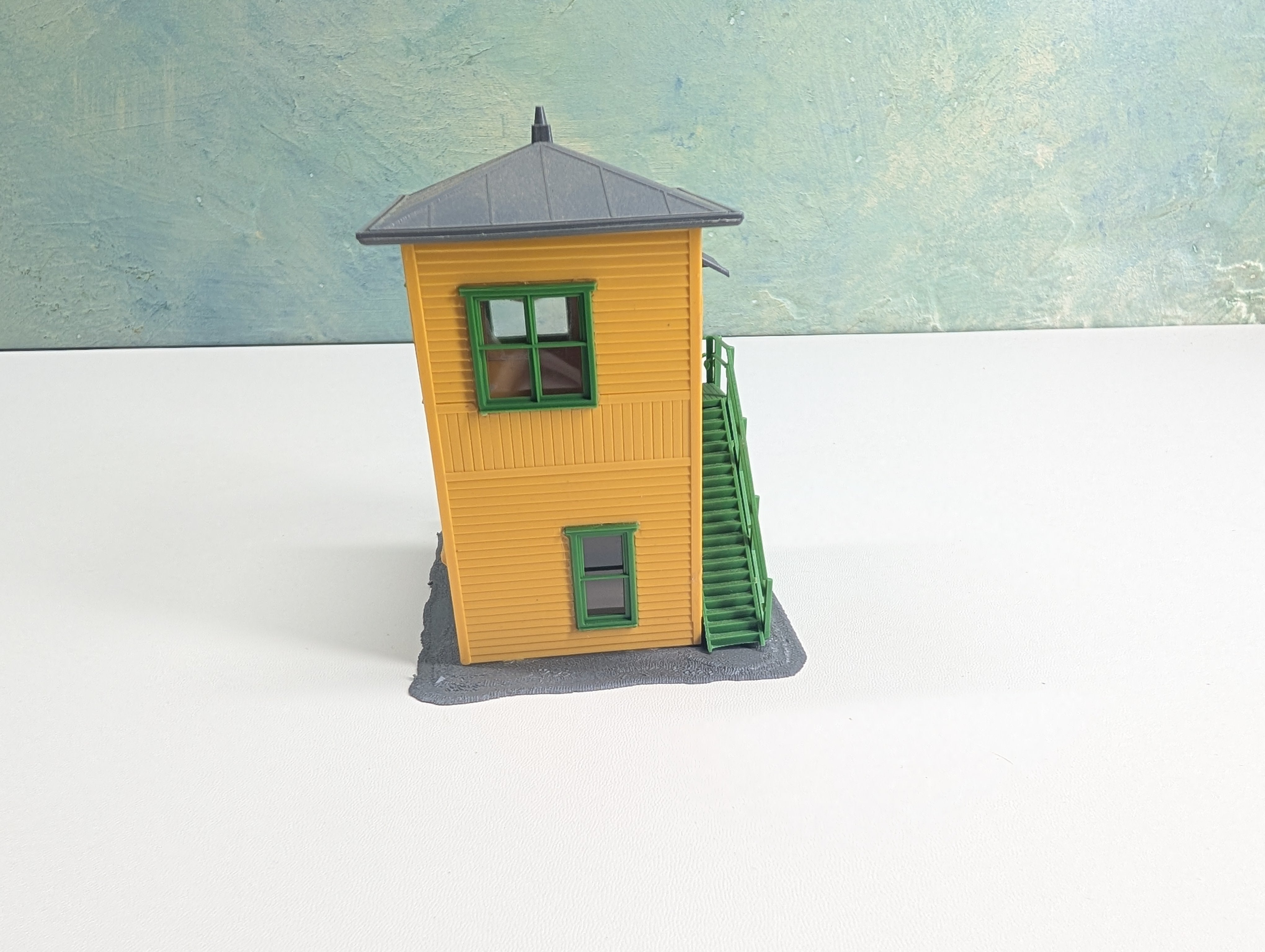 USED Tyco HO Scale Signal Tower