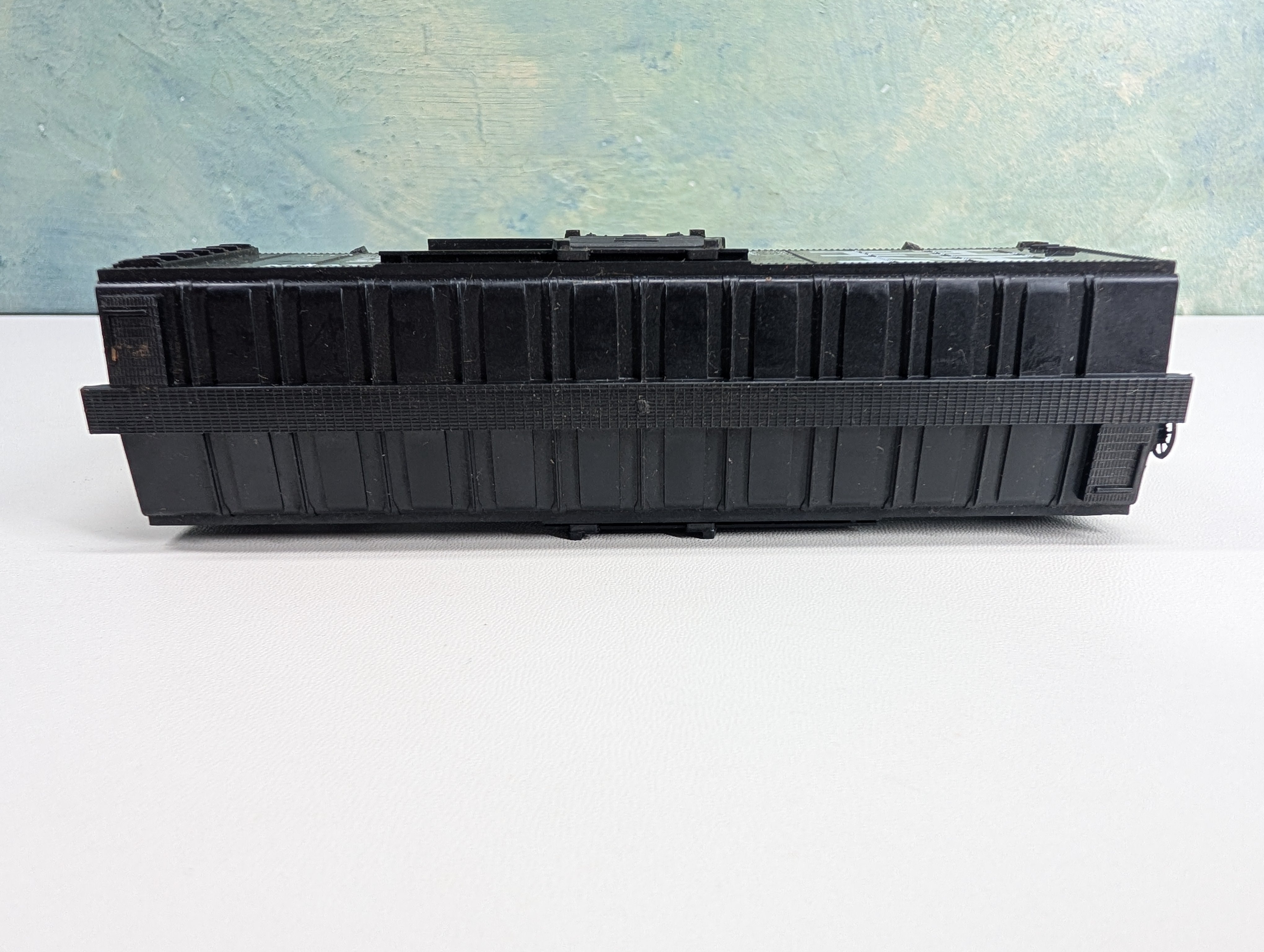 USED HO Scale 40' Box Car New Haven NH #32957