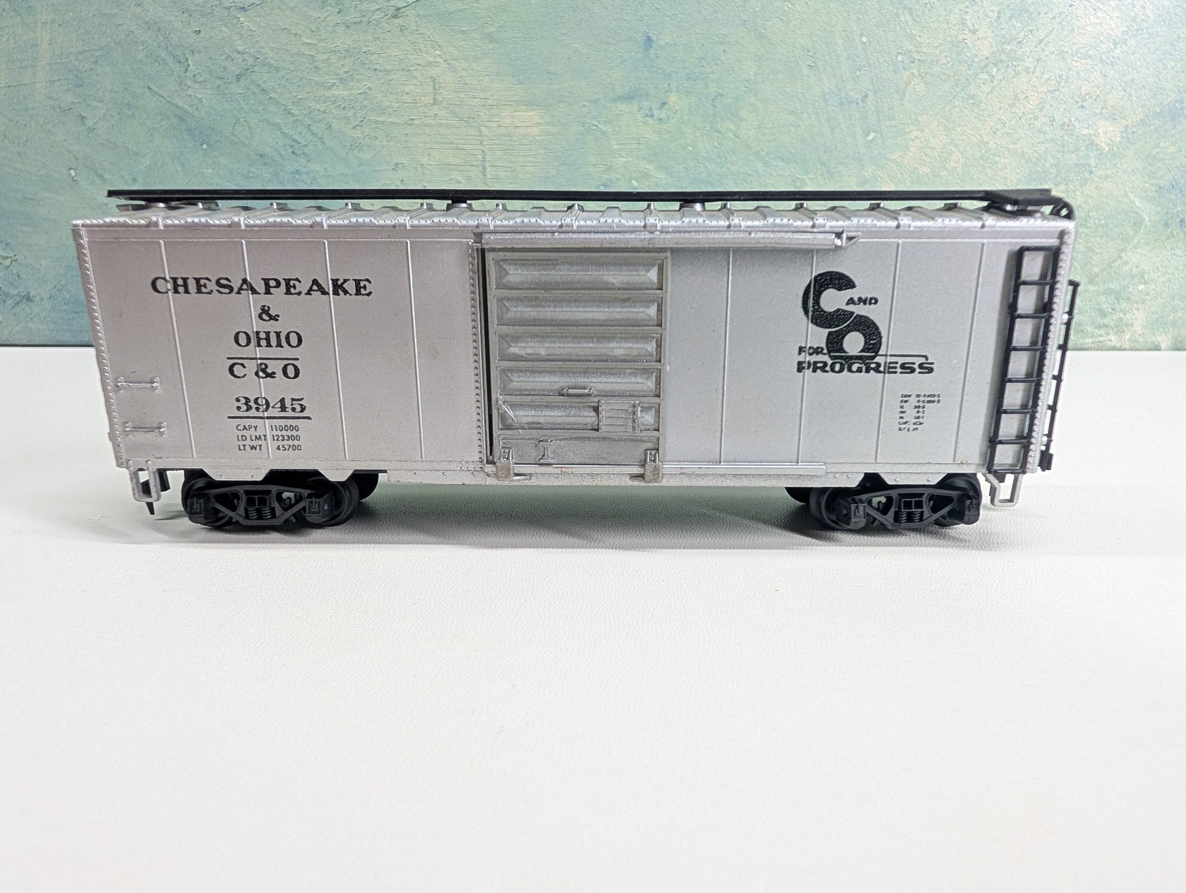 USED ROCO HO Scale 40' Box Car Chesapeake and Ohio C&O #3945