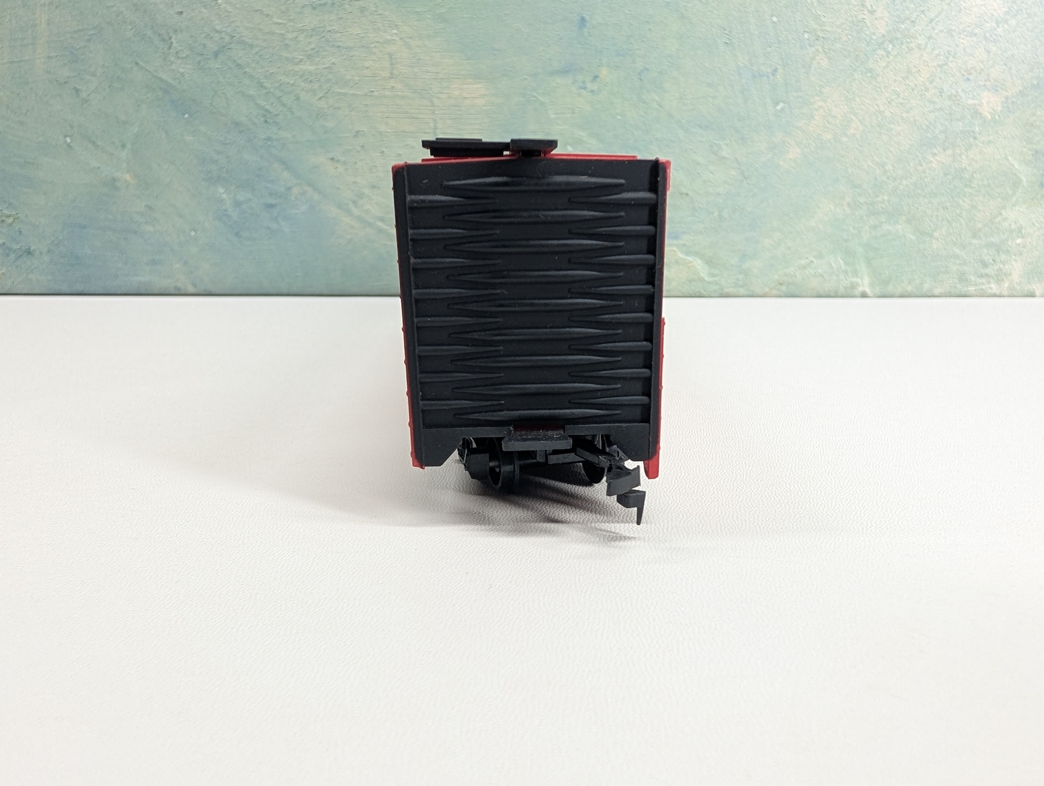 USED HO Scale All Door Box Car Canfor CFPX #4542
