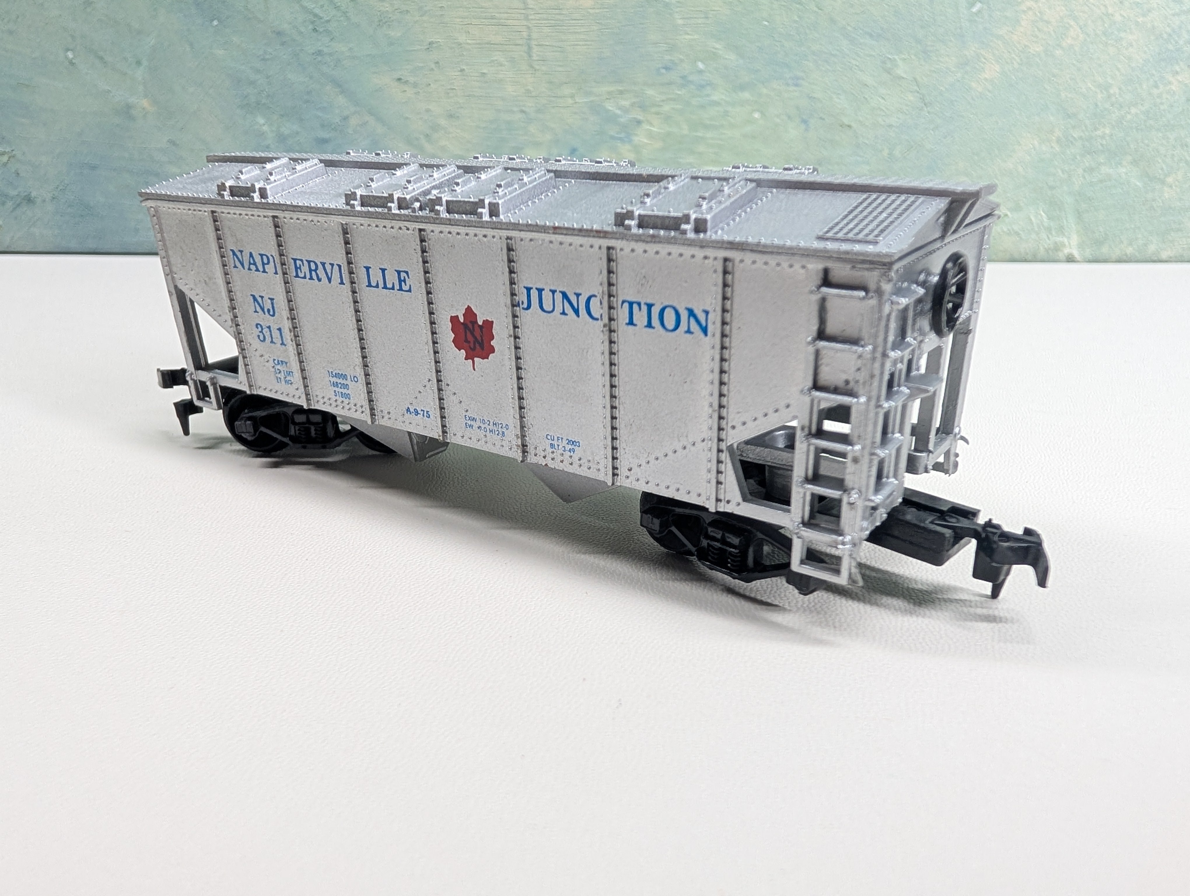 USED Life-Like HO Scale 2 Bay Covered Hopper Napierville Junction NJ #311