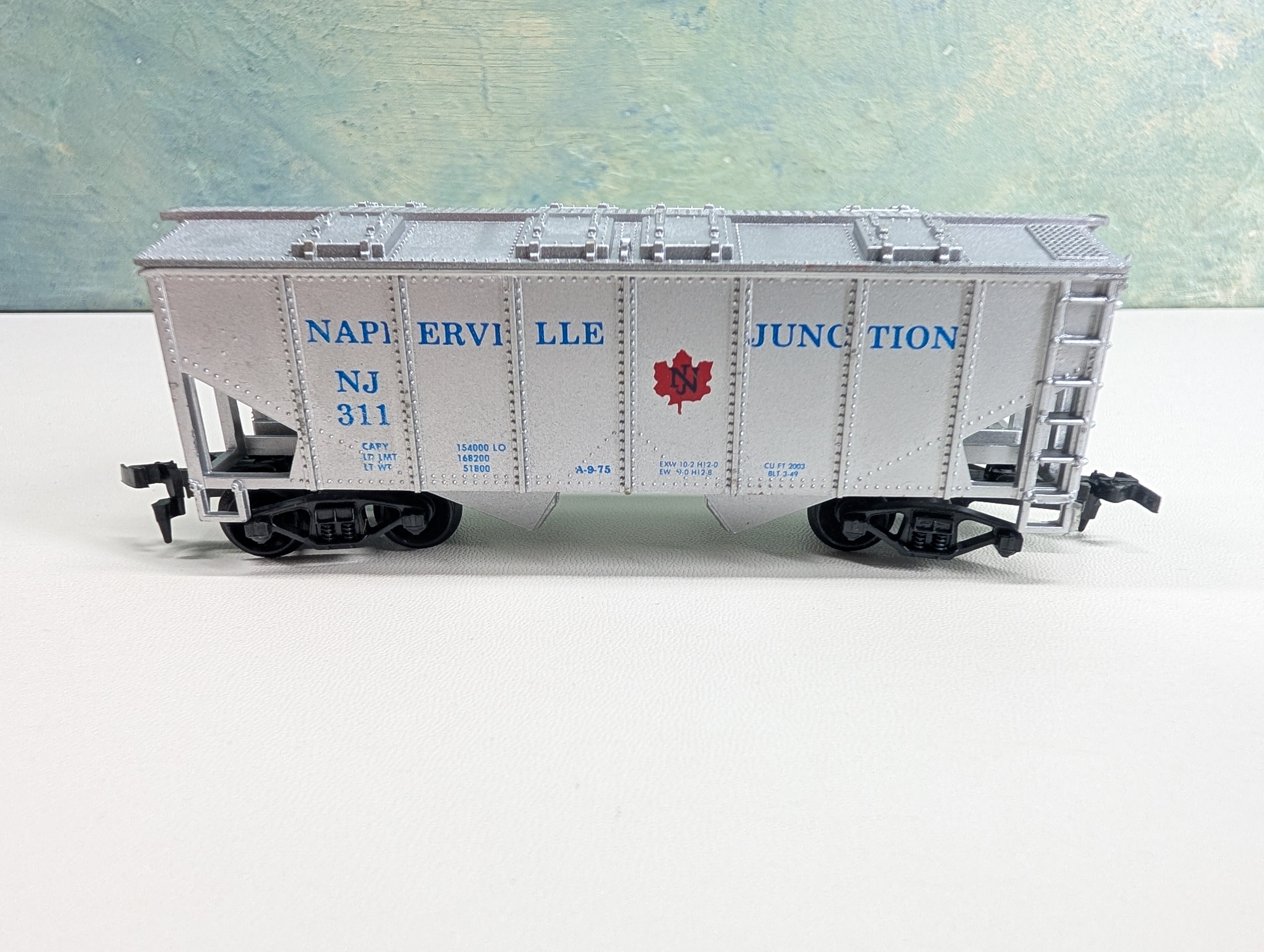 USED Life-Like HO Scale 2 Bay Covered Hopper Napierville Junction NJ #311