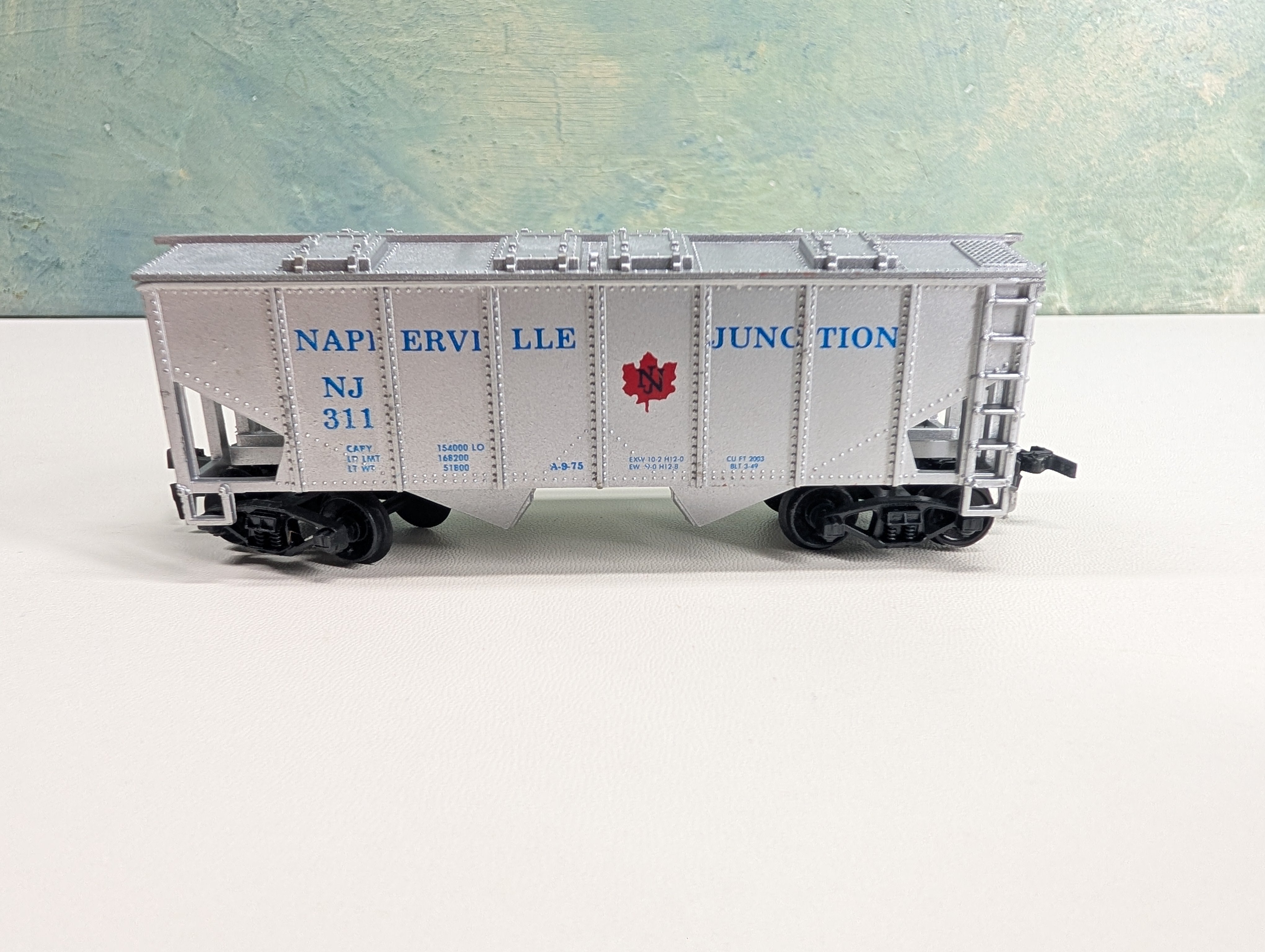 USED Life-Like HO Scale 2 Bay Covered Hopper Napierville Junction NJ #311