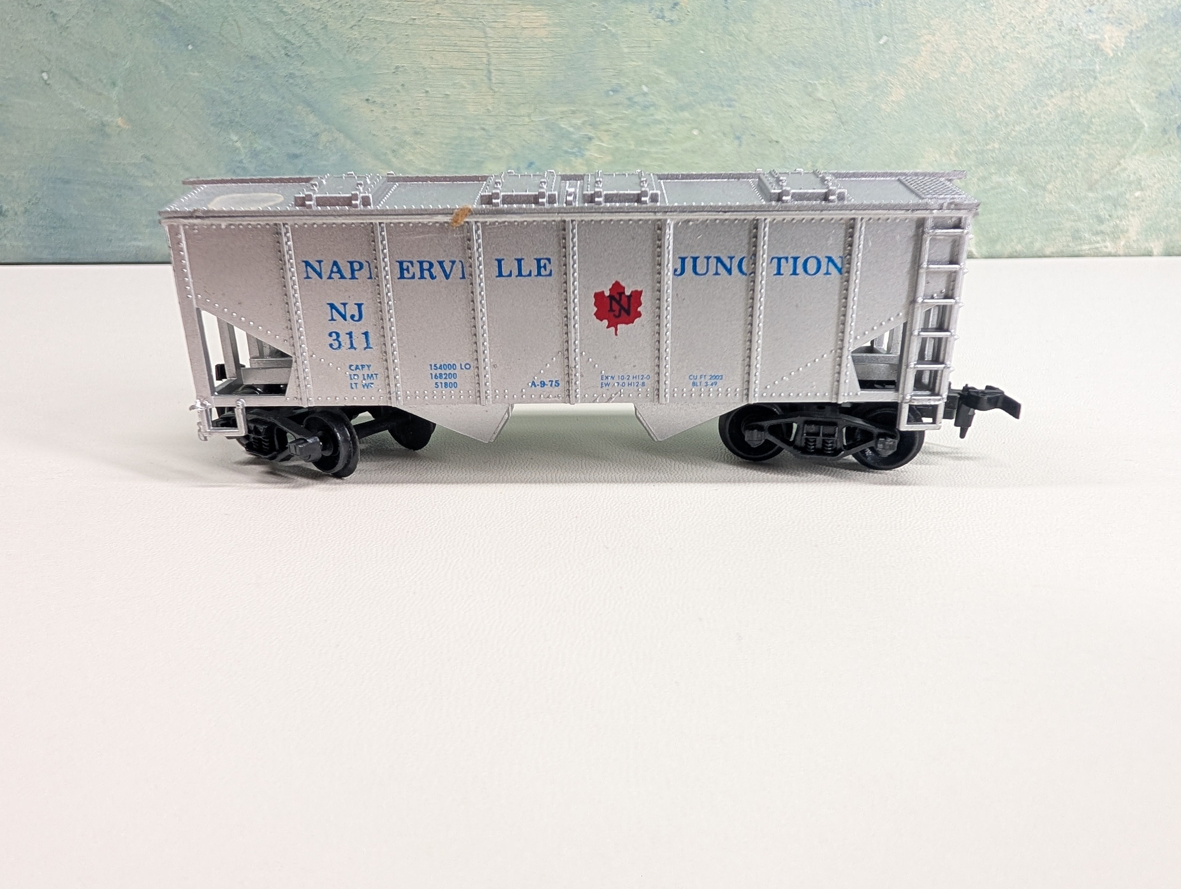 USED Life-Like HO Scale 2 Bay Covered Hopper Napierville Junction NJ #311