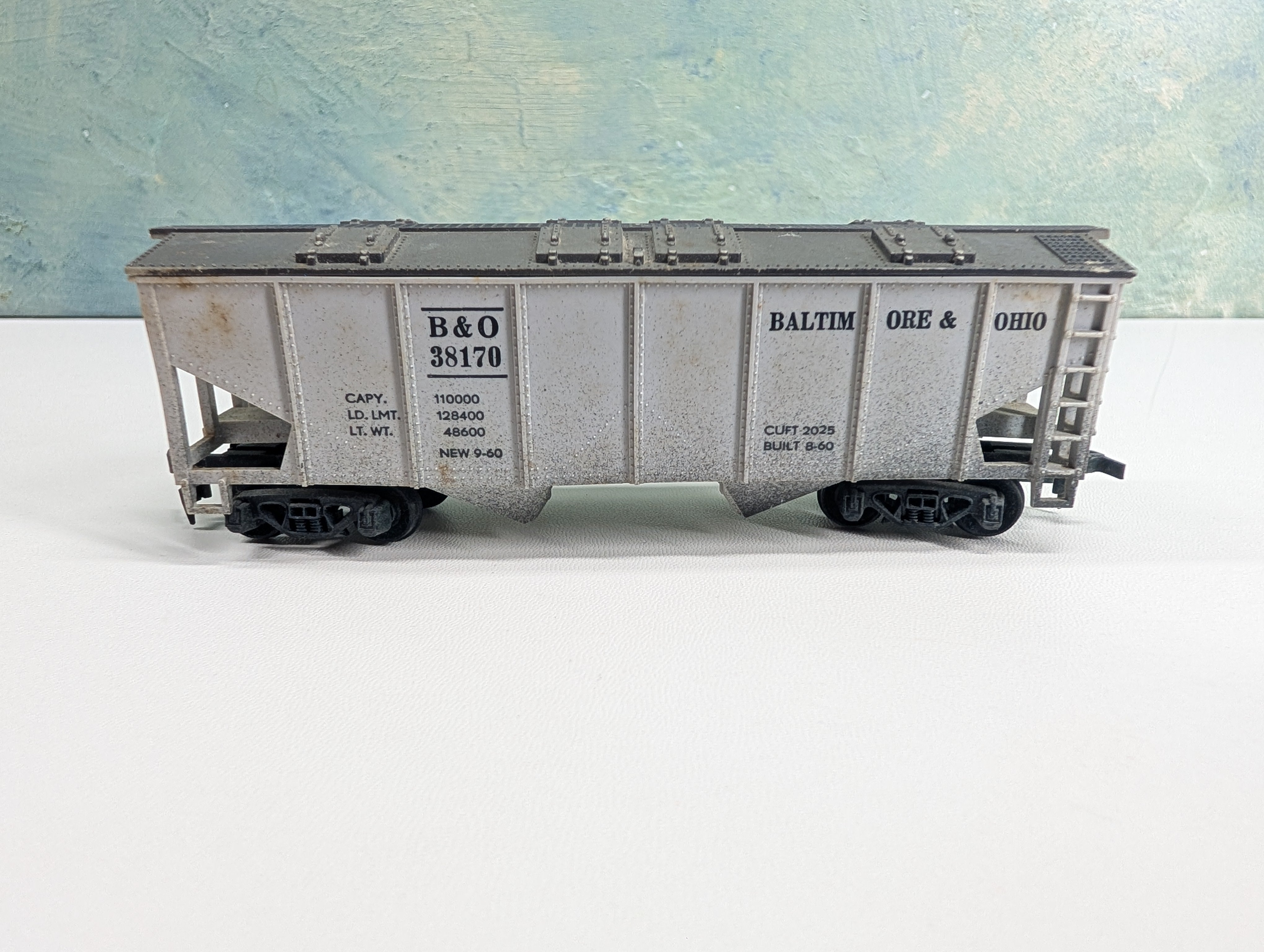 USED Fleischmann HO Scale 35' 2-Bay Covered Hopper Baltimore and Ohio B&O #38170 Weathered