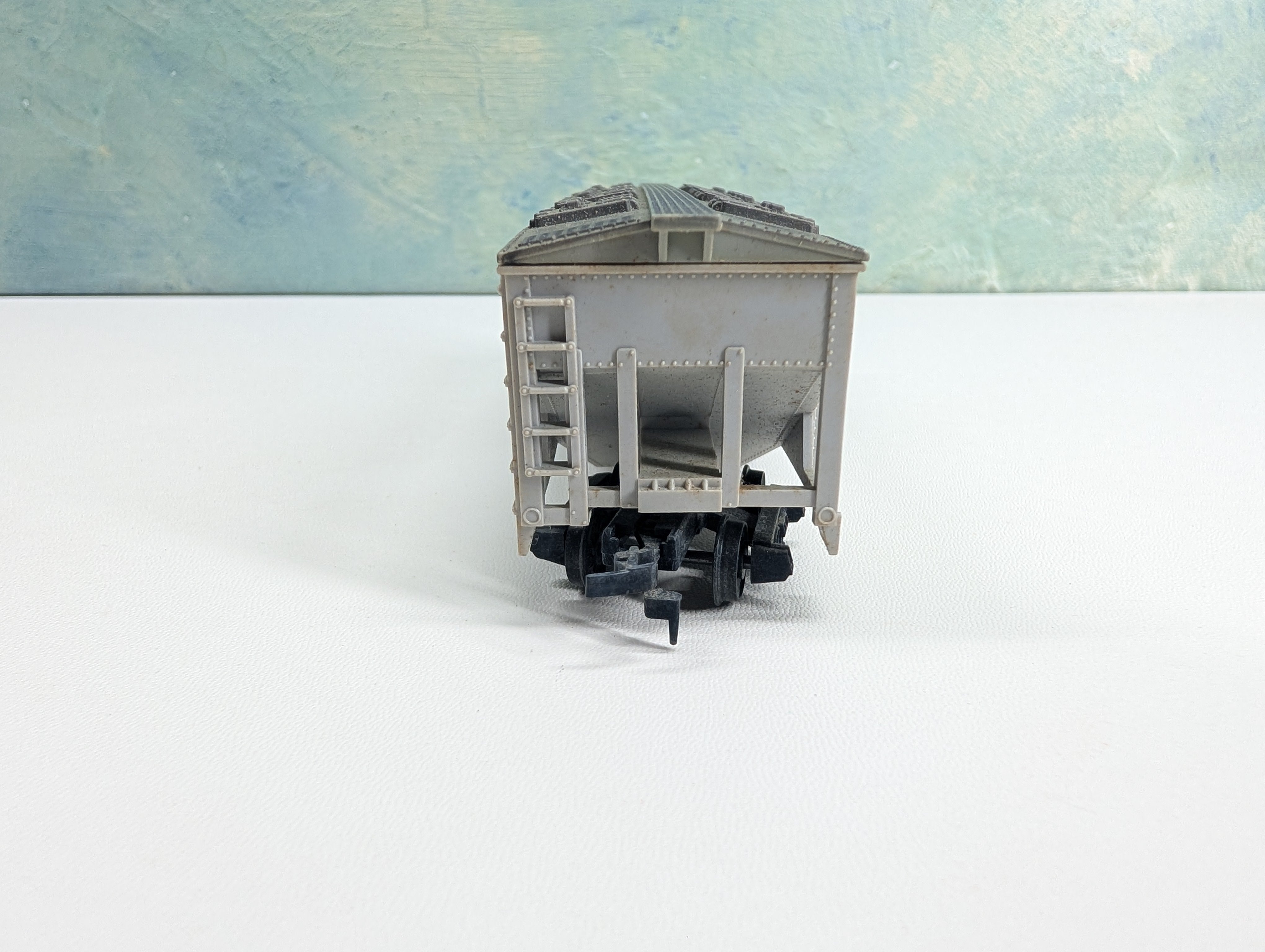 USED Fleischmann HO Scale 35' 2-Bay Covered Hopper Baltimore and Ohio B&O #38170 Weathered