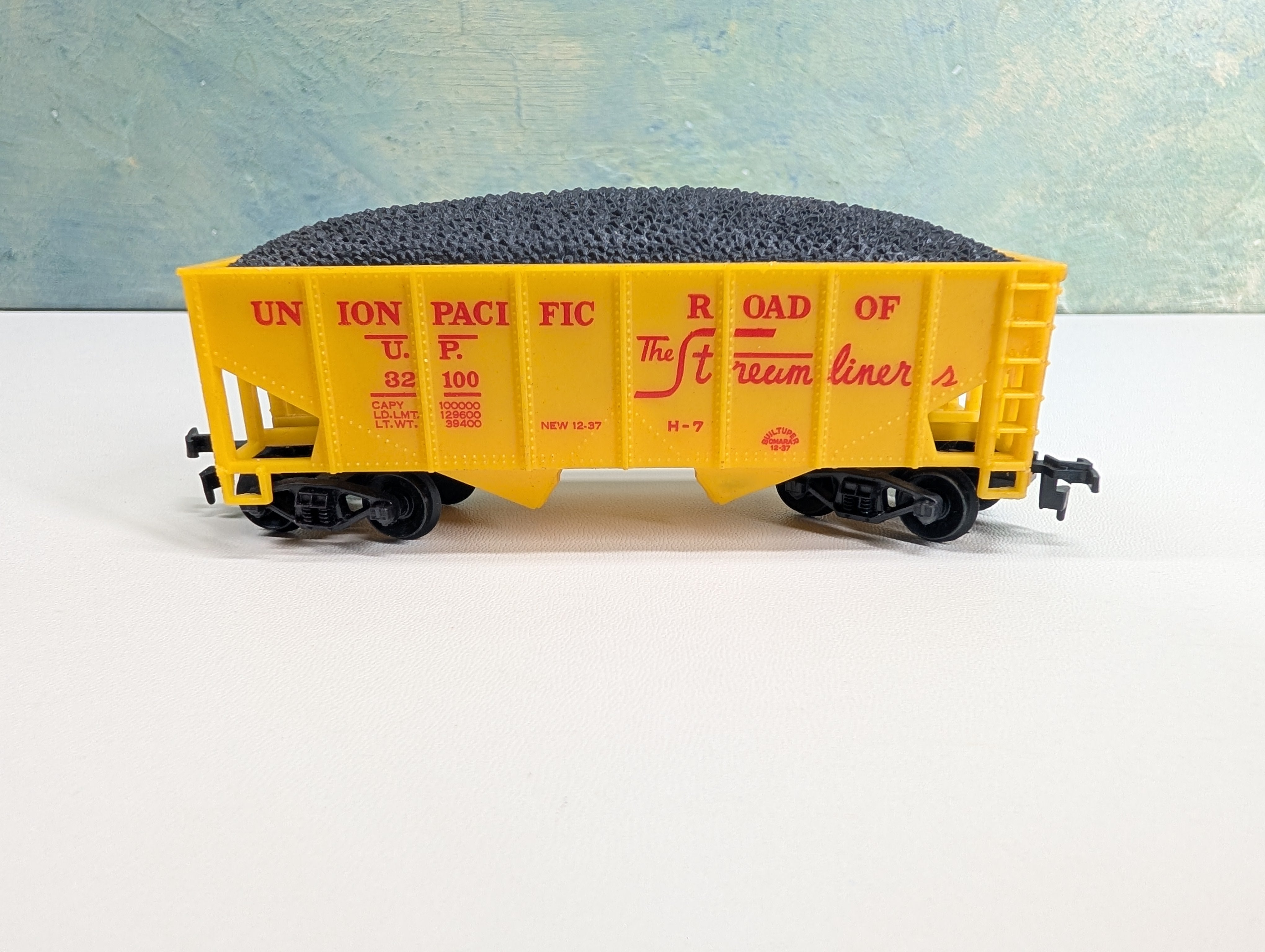 USED Life-Like HO Scale 2 Bay Hopper w/ Coal Load Union Pacific UP #32100