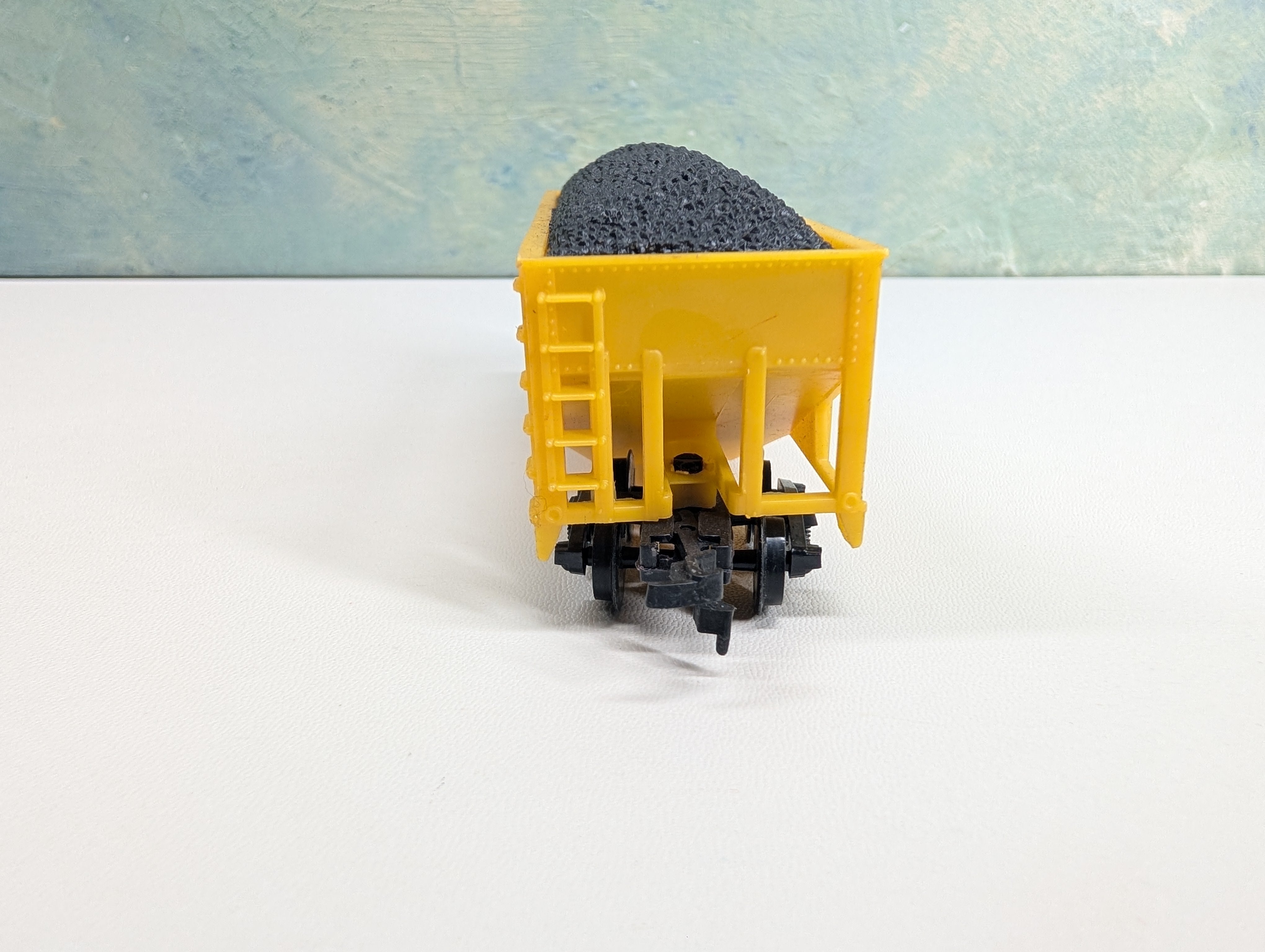 USED Life-Like HO Scale 2 Bay Hopper w/ Coal Load Union Pacific UP #32100
