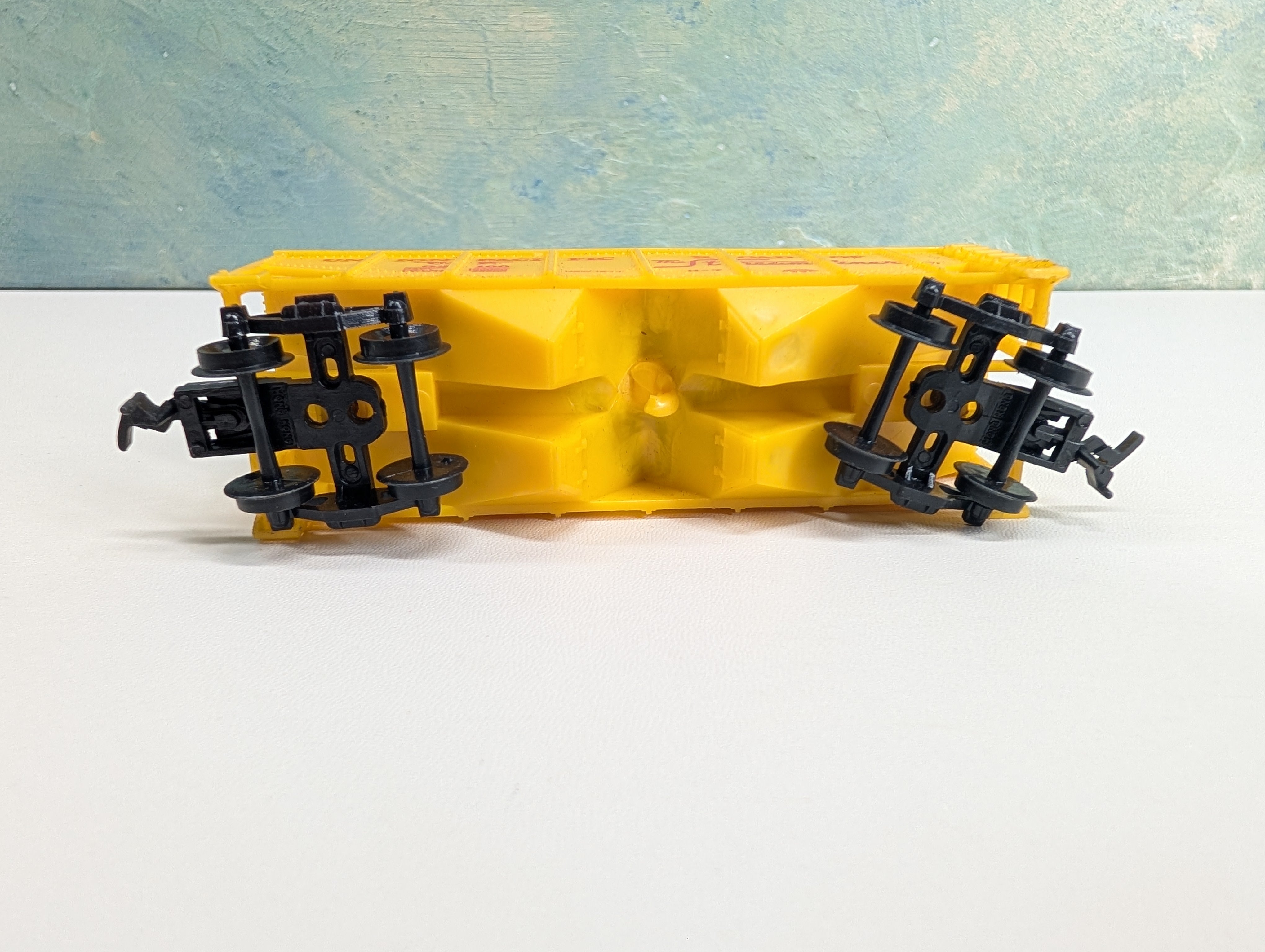 USED Life-Like HO Scale 2 Bay Hopper w/ Coal Load Union Pacific UP #32100