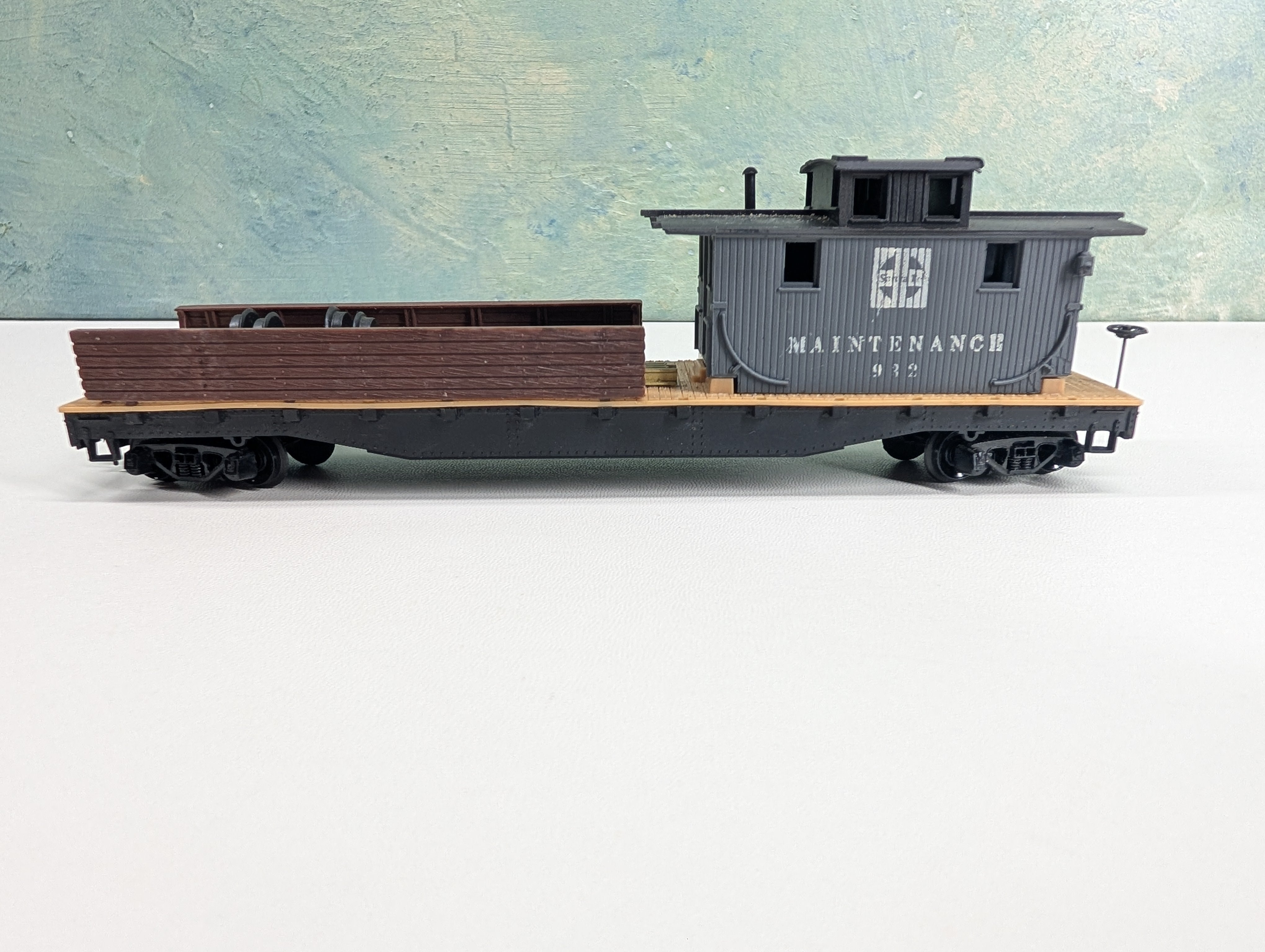 USED Tyco HO Scale MOW Boom Tender Flat Car w/ Brake Wheel! Santa Fe #932