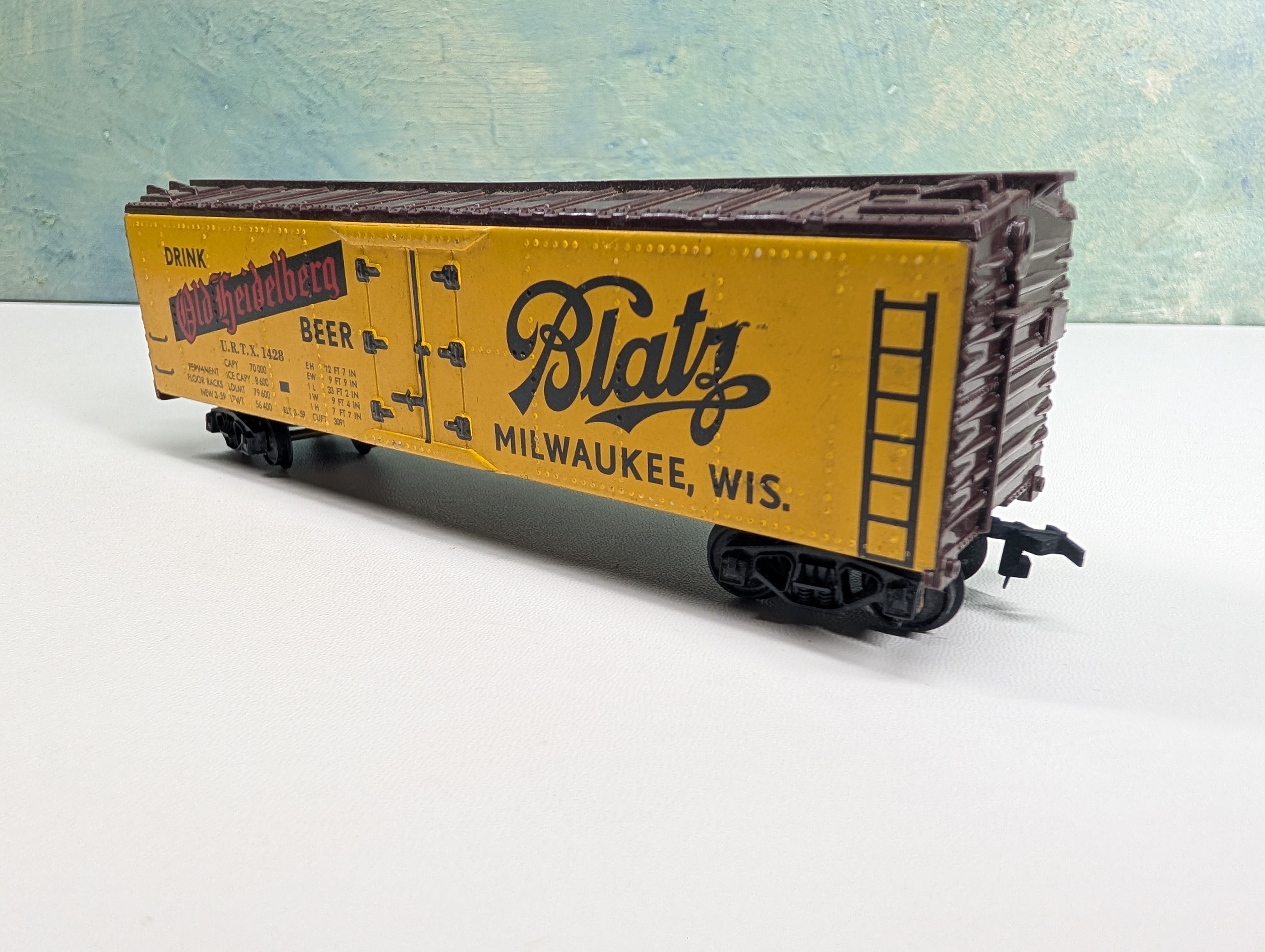 USED Fleischmann HO Scale 43' Reefer Box Car Blatz Old Heidelberg Beer URTX #1428