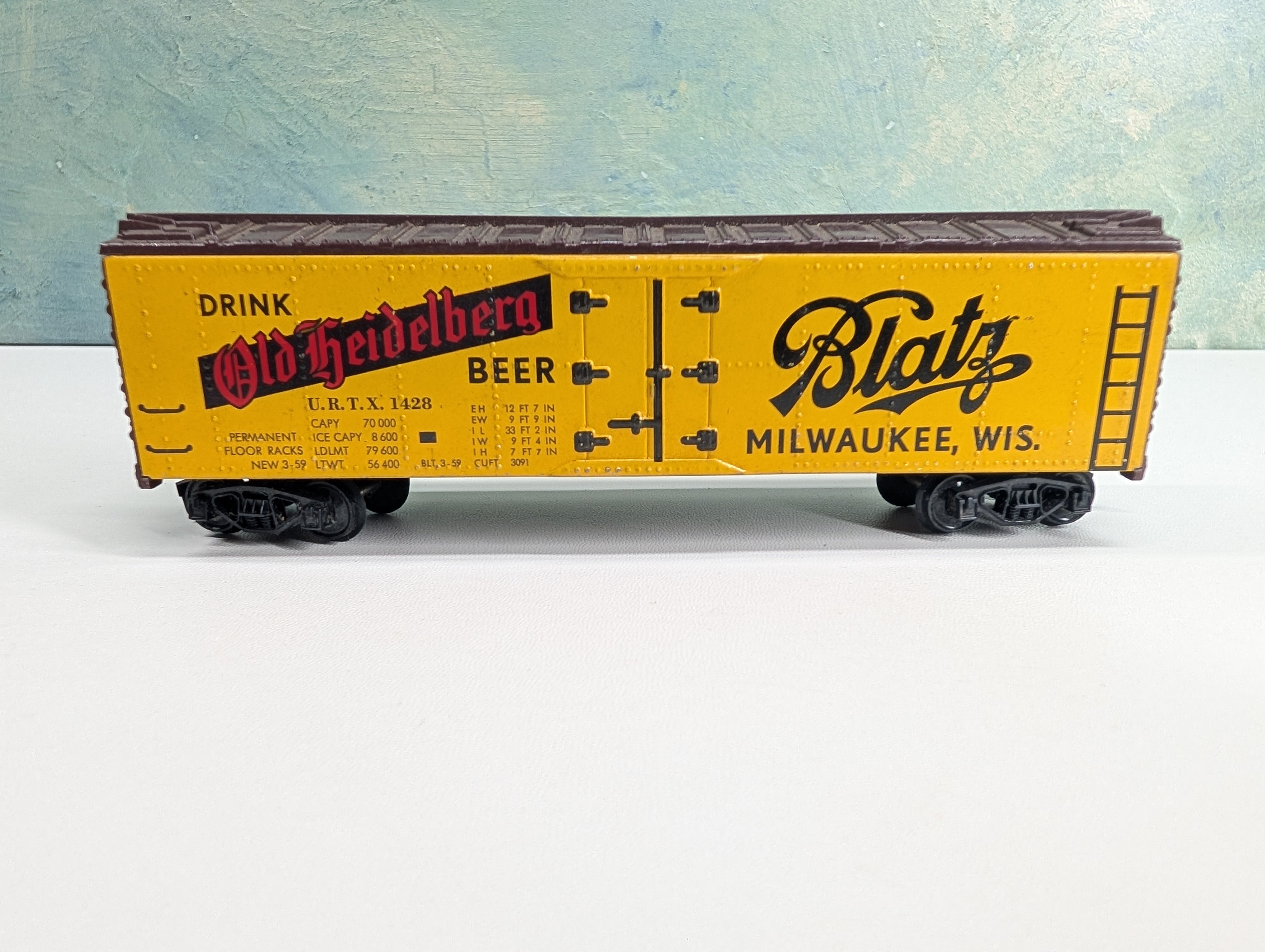 USED Fleischmann HO Scale 43' Reefer Box Car Blatz Old Heidelberg Beer URTX #1428