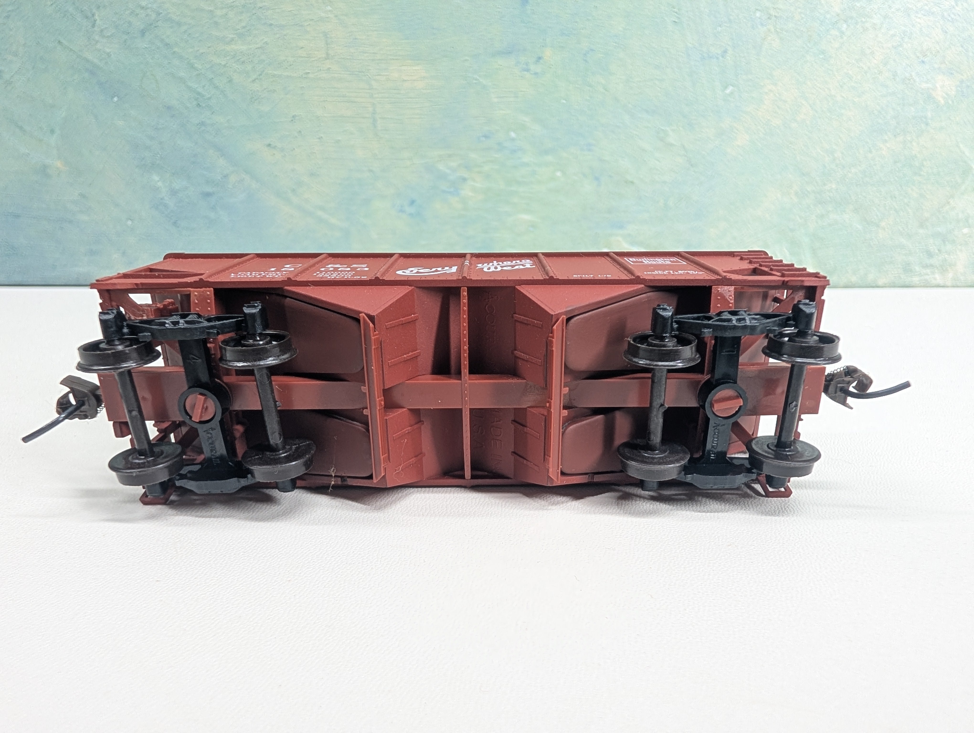 USED Accurail HO Scale 55 Ton 2 Bay Hopper Burlington C&S #18083 w/ Coal Load