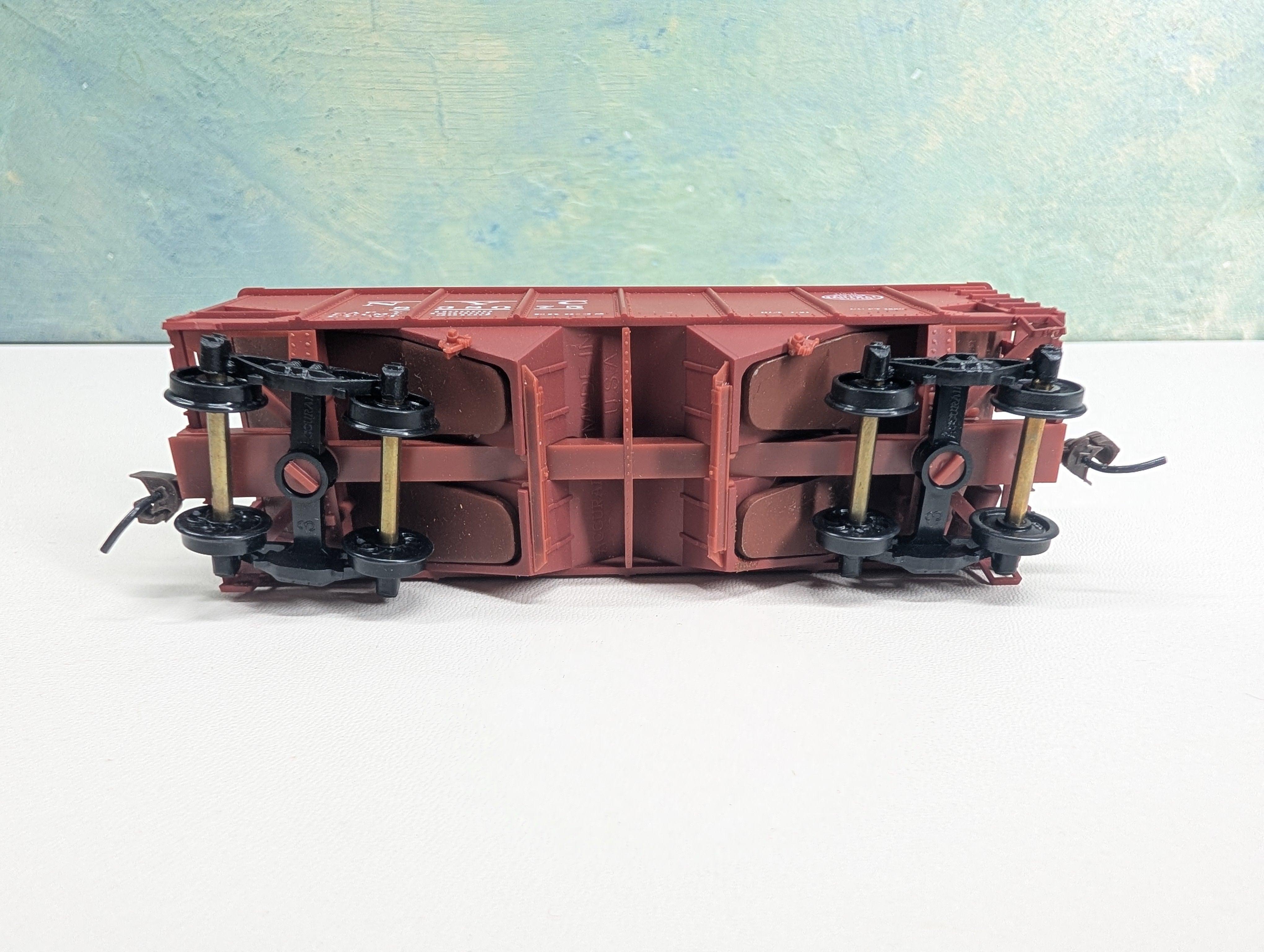 USED Accurail HO Scale 55 Ton 2 Bay Hopper New York Central NYC #838075 w/ Coal Load