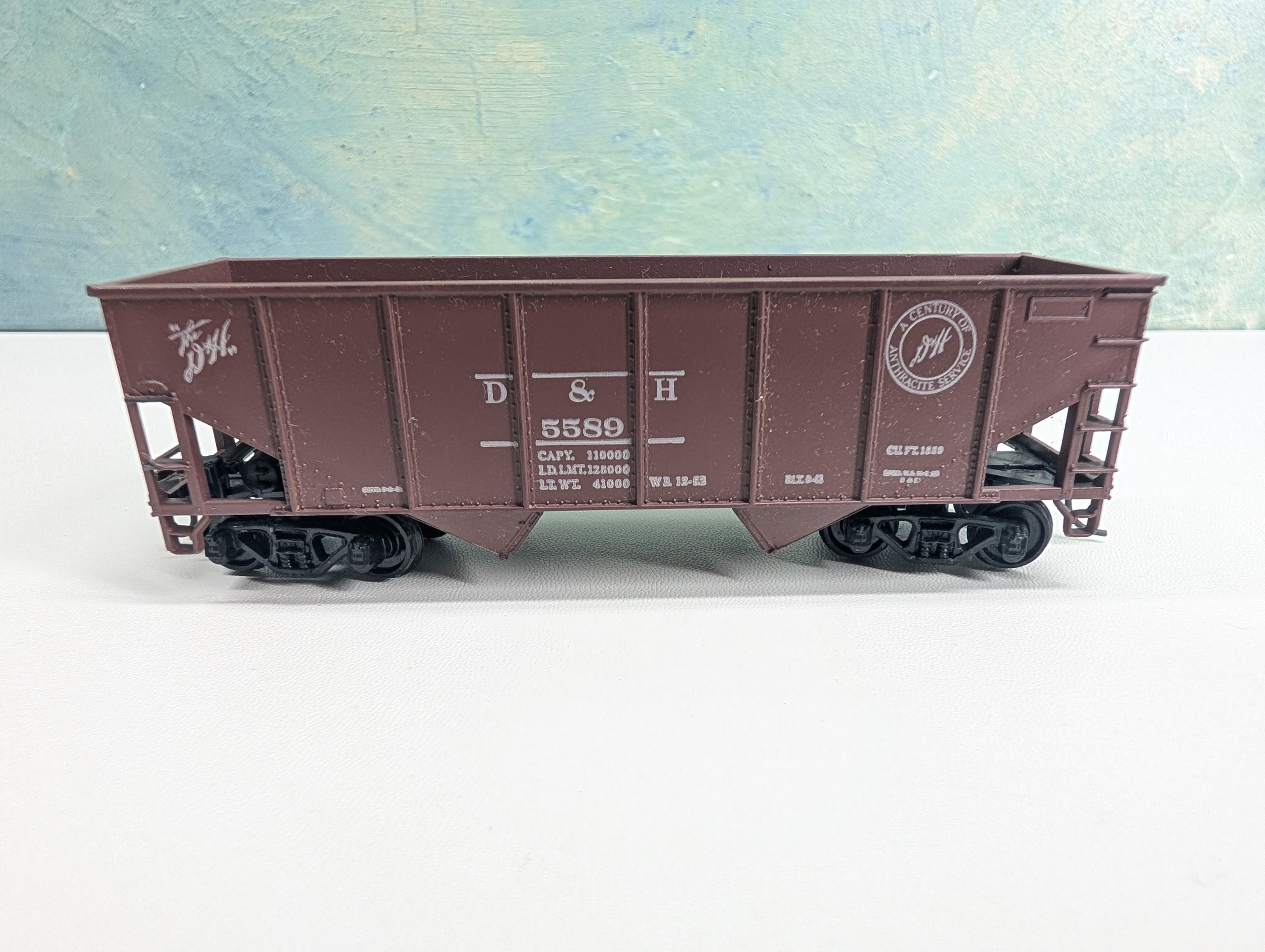 USED Athearn HO Scale 34' Offset 2 Bay Hopper Delaware and Hudson D&H #5589