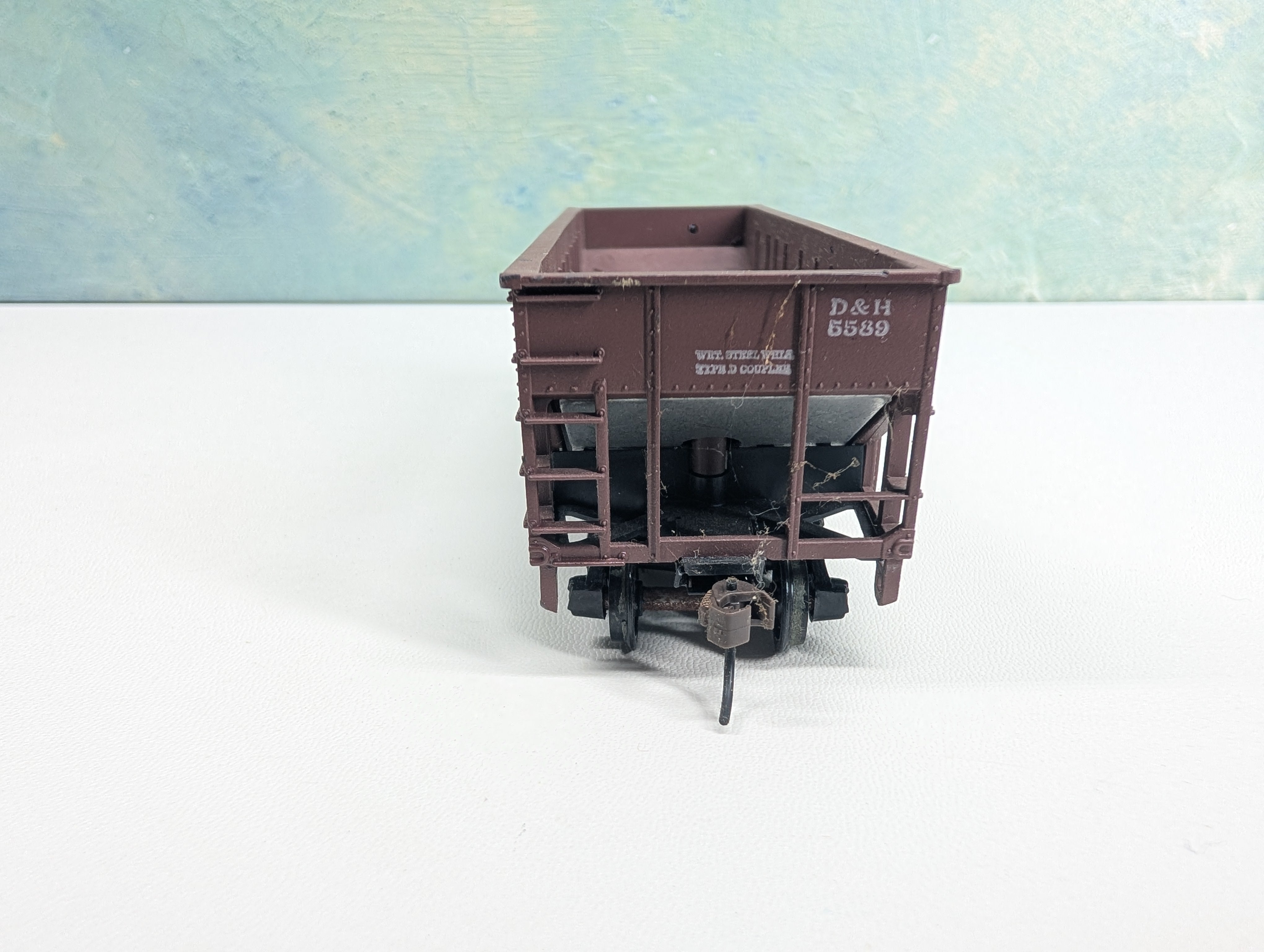 USED Athearn HO Scale 34' Offset 2 Bay Hopper Delaware and Hudson D&H #5589
